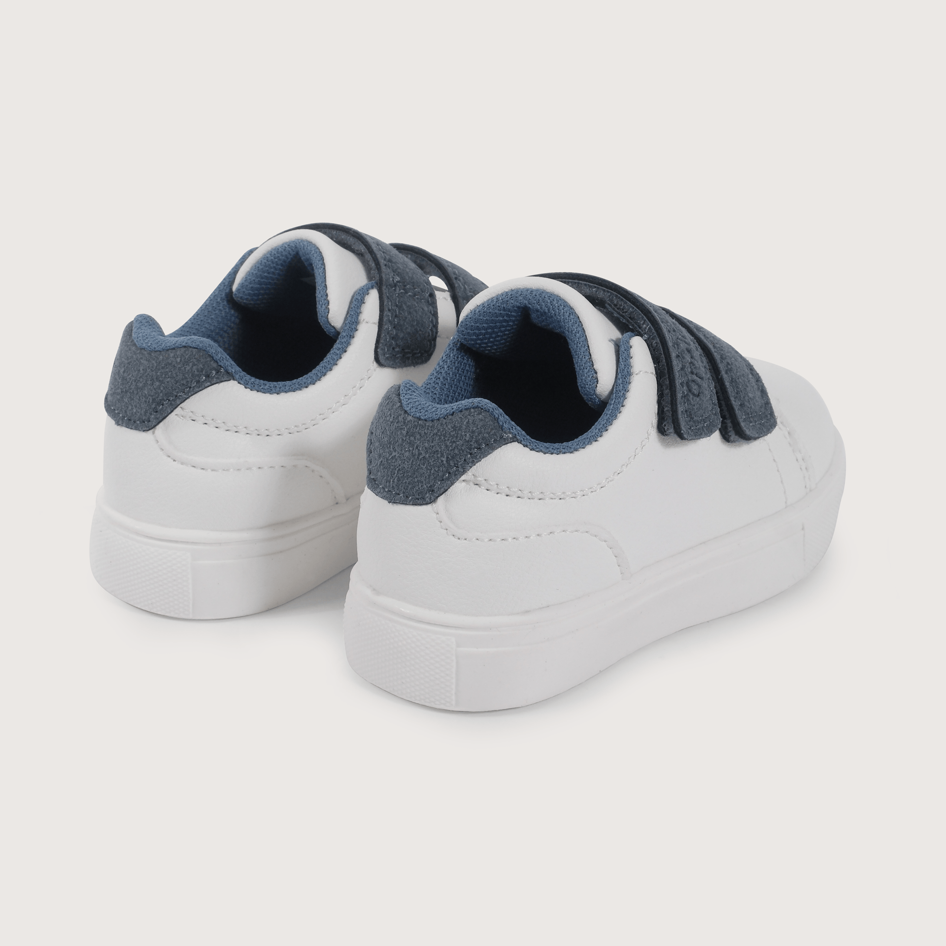 Zapatilla con velcros blanca de niño-4