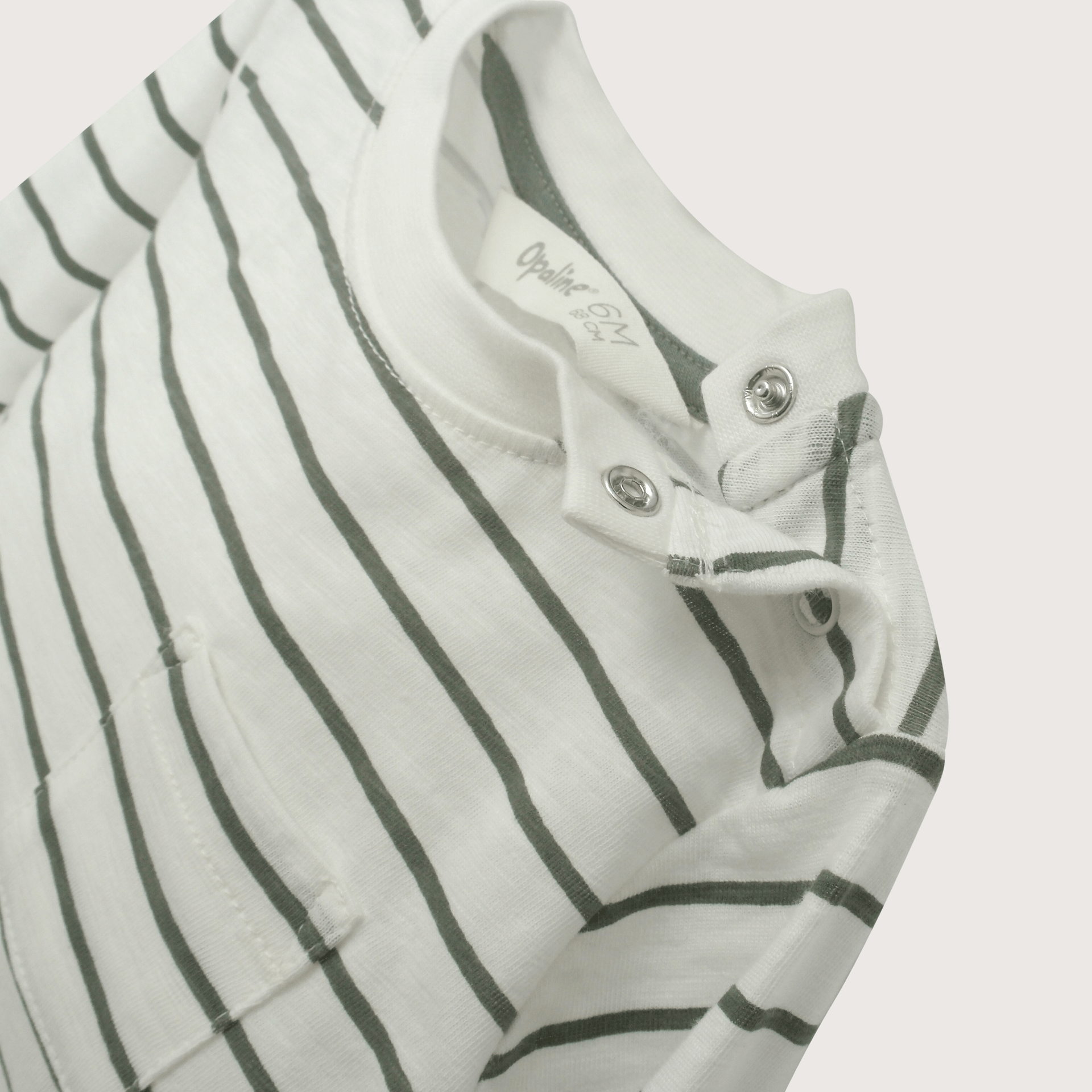 Polera blanca con rayas de niño-3