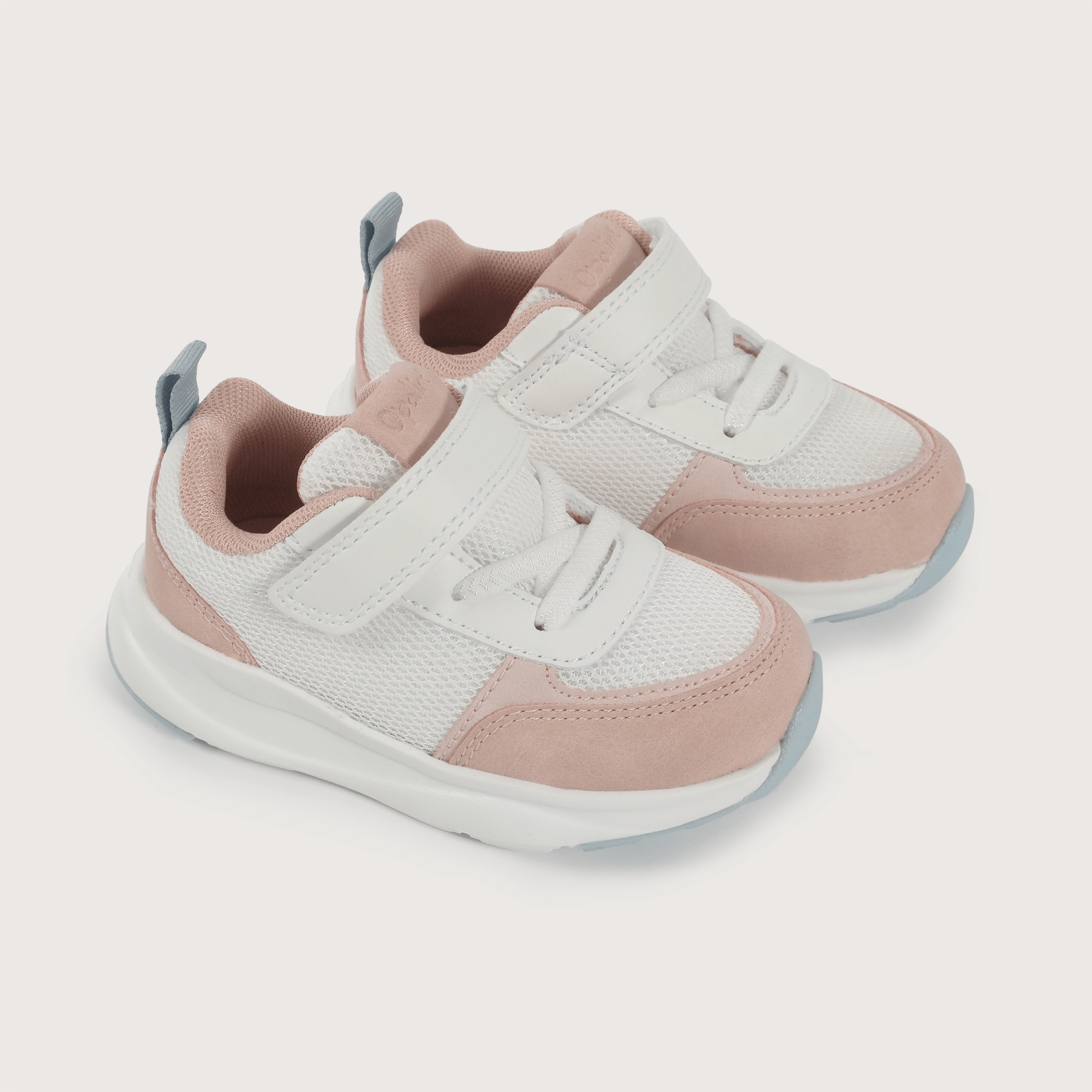 Zapatilla deportiva blanca con velcro de niña-0