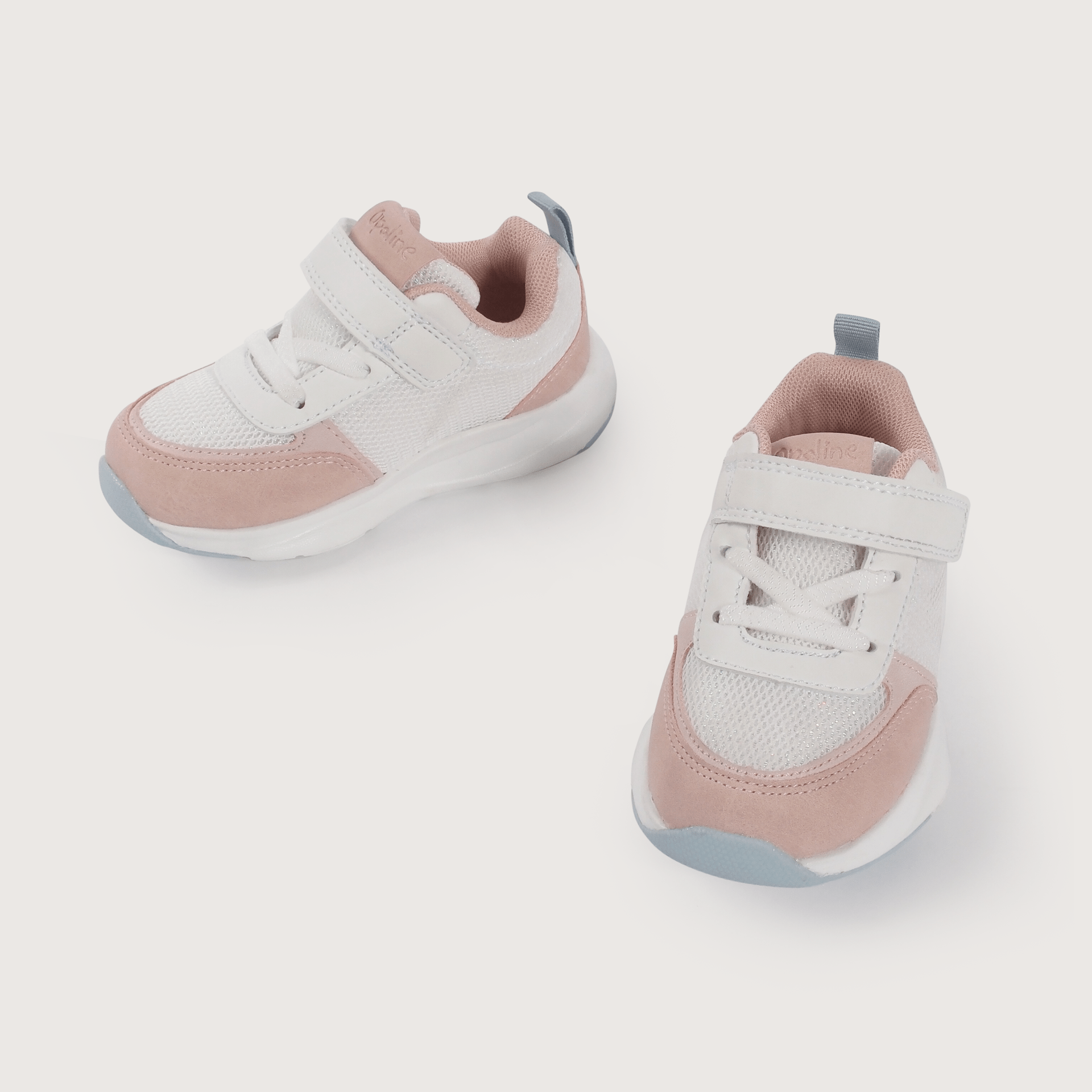 Zapatilla deportiva blanca con velcro de niña-3