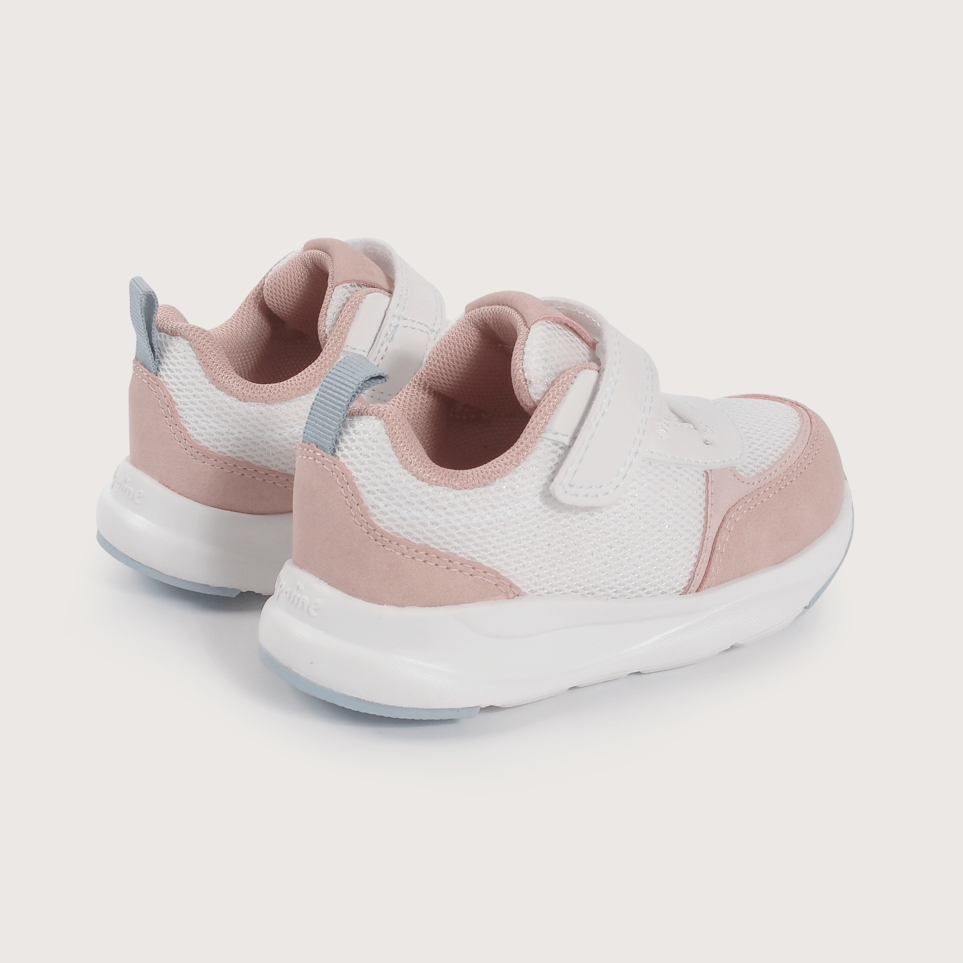 Zapatilla deportiva blanca con velcro de niña-4