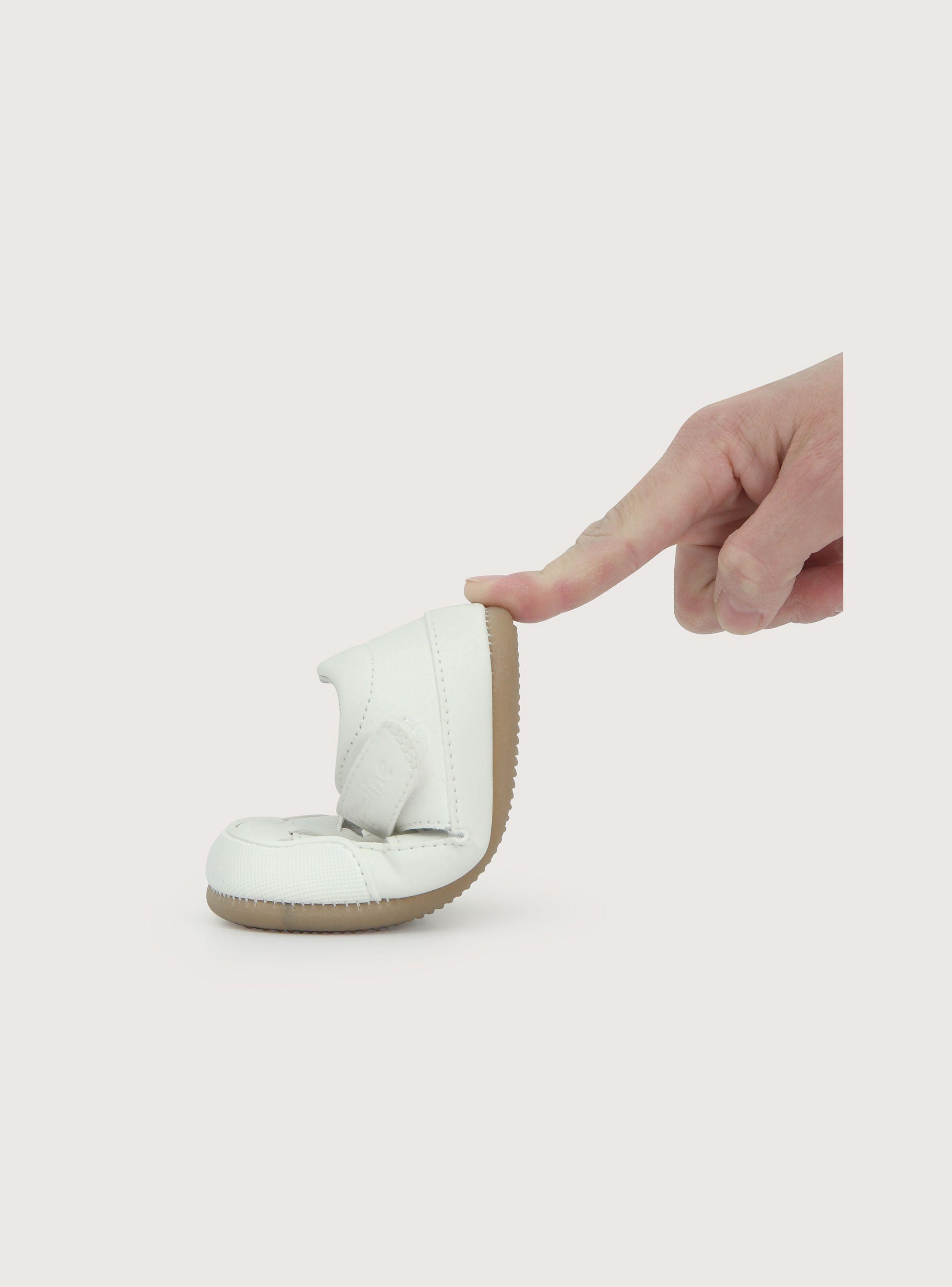 Sandalia ultra flexible blanca de niña-0