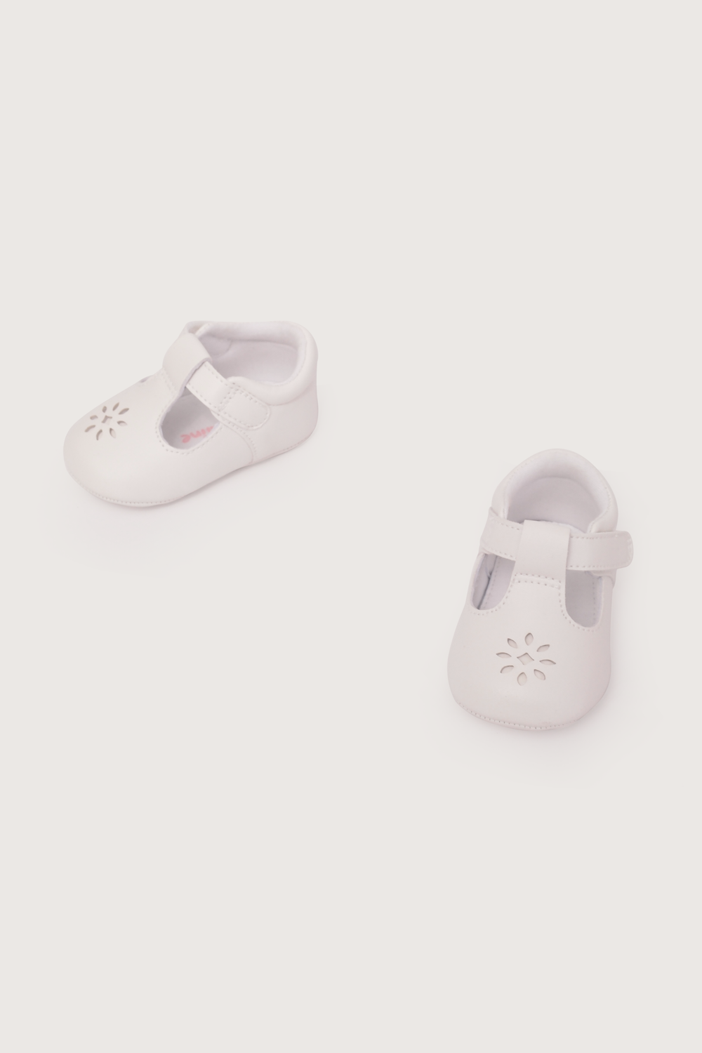 Reina bebé blanca de niña-3