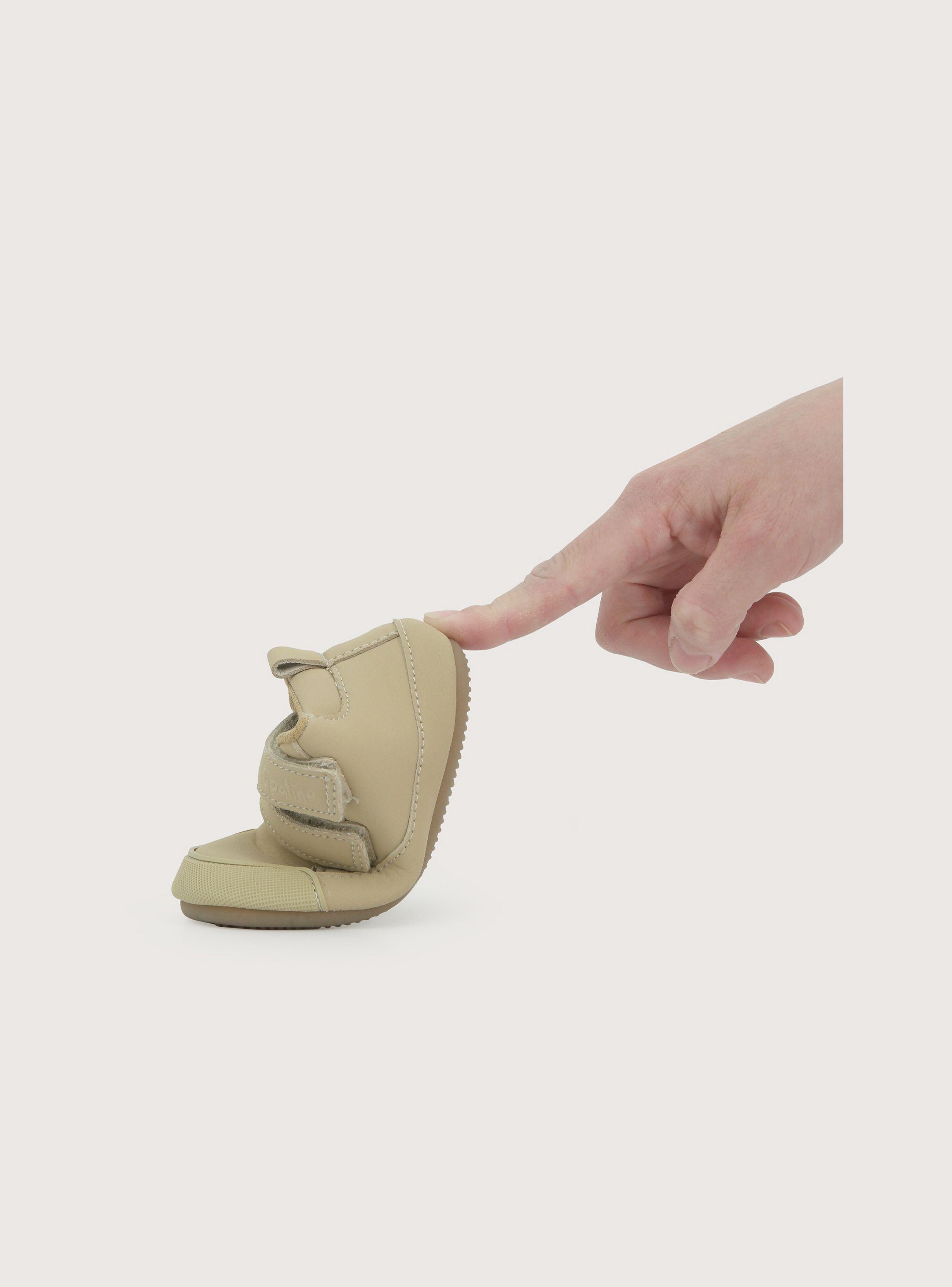 Zapatilla ultra flexible café de niño-6