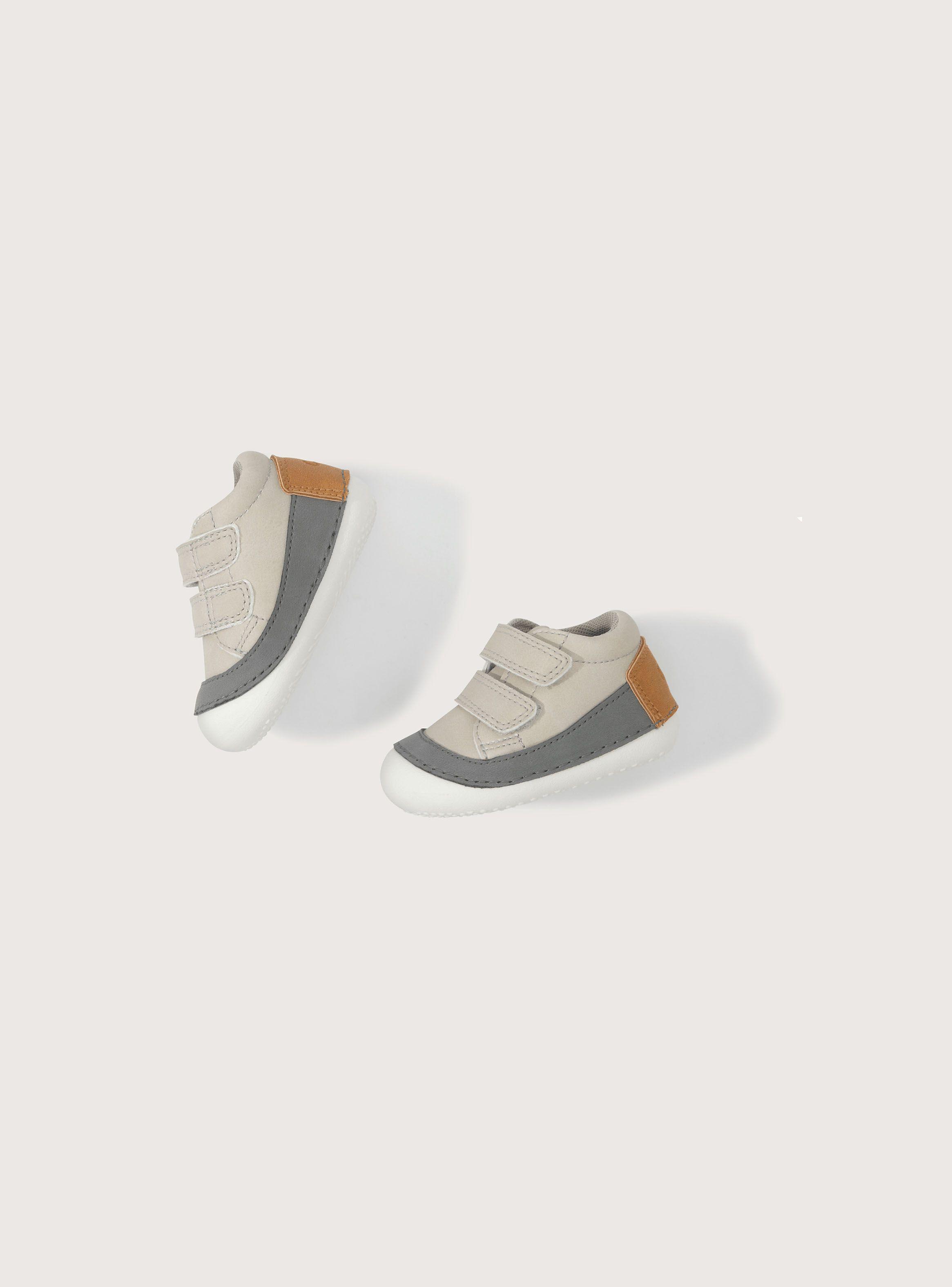 Zapatilla Gateador Gris de Niño-3