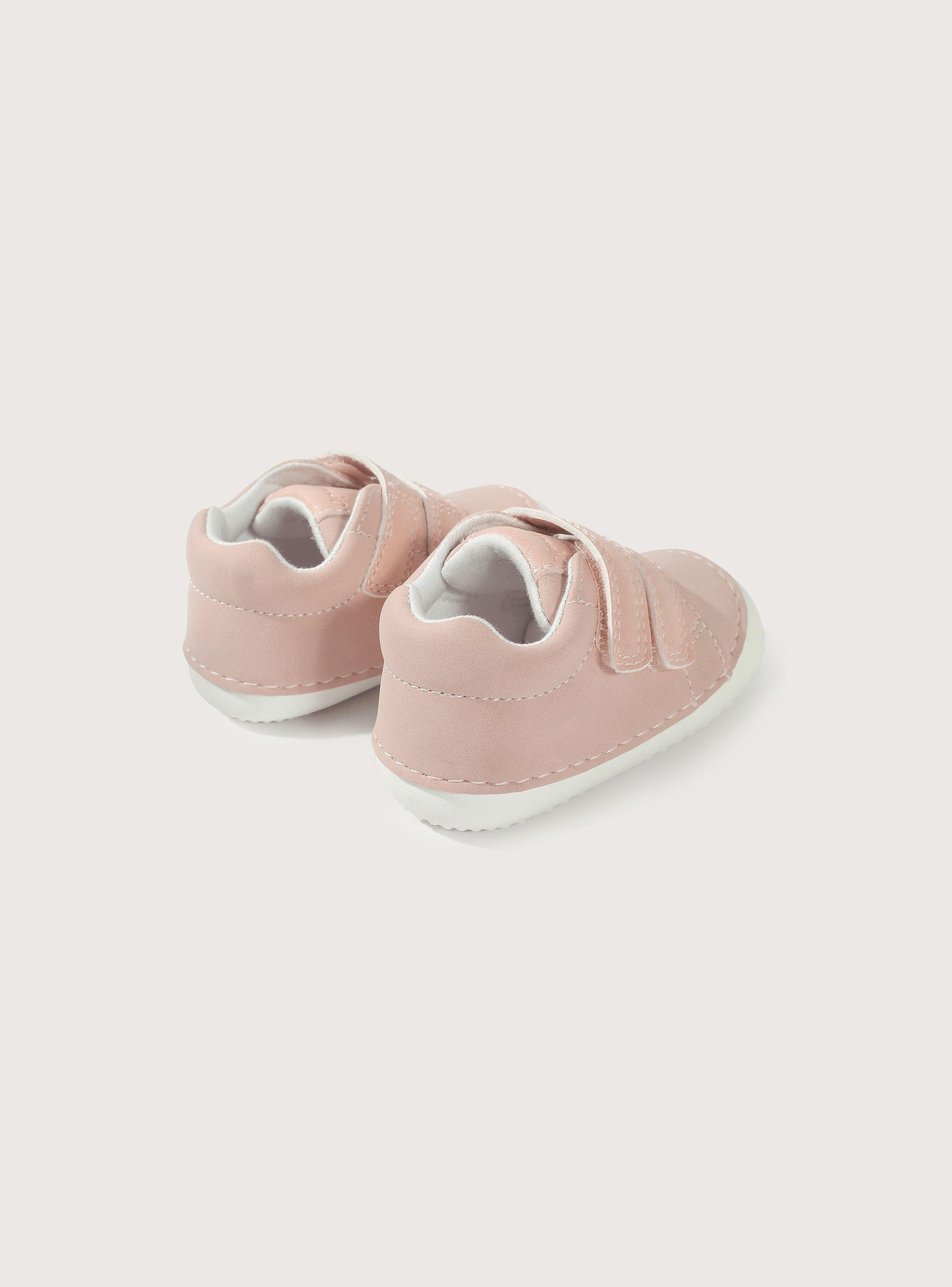 Zapatilla rosada de niña con velcros para gatear-4