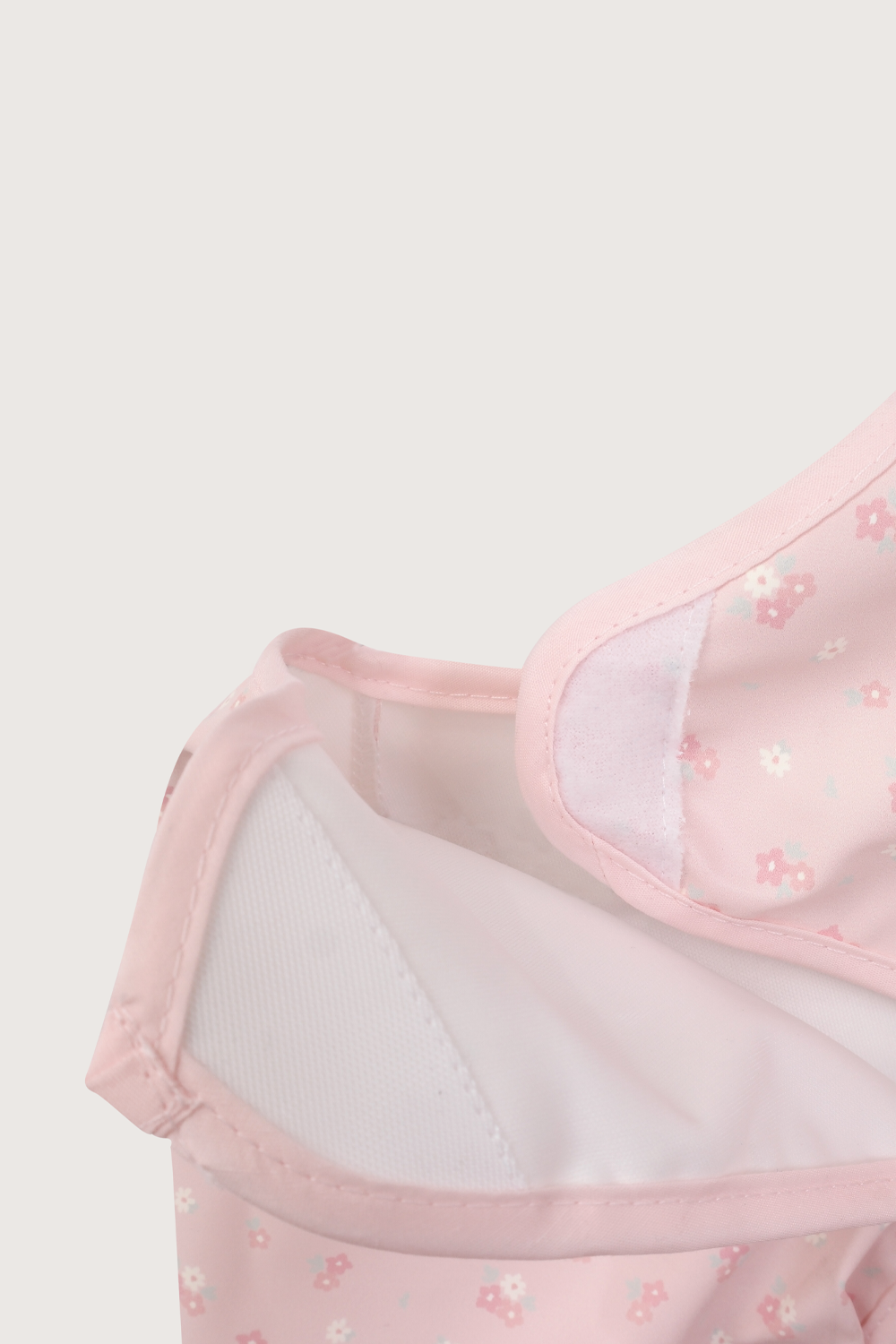 Babero impermeable de niña-2