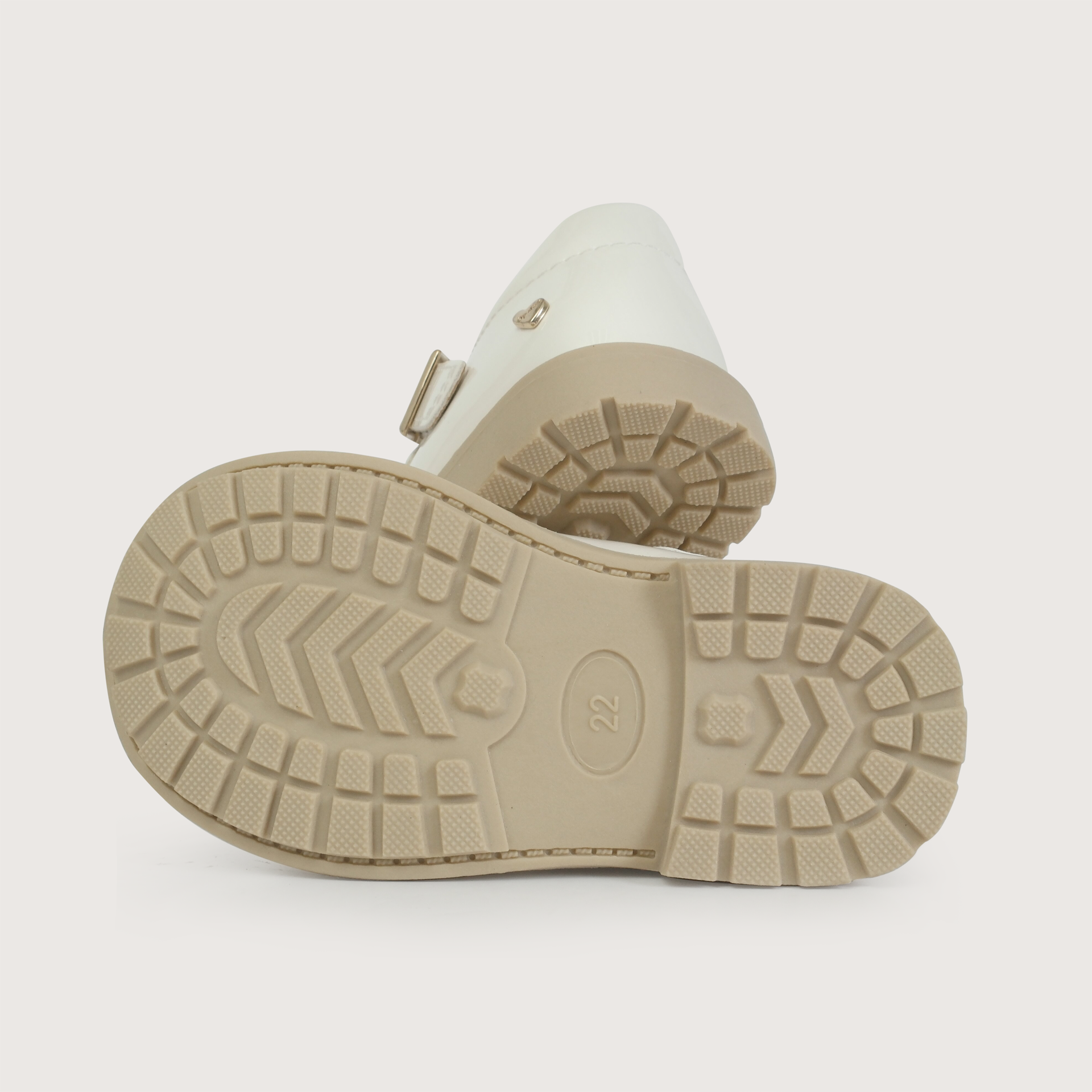 Reina charol blanca de niña-2