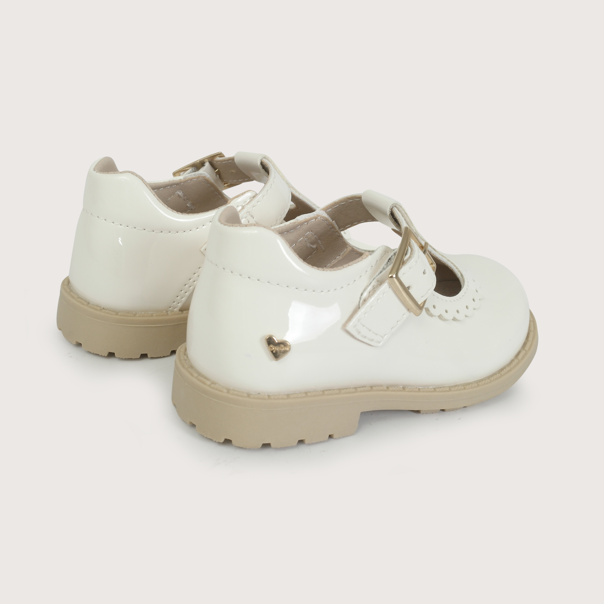 Reina charol blanca de niña-4