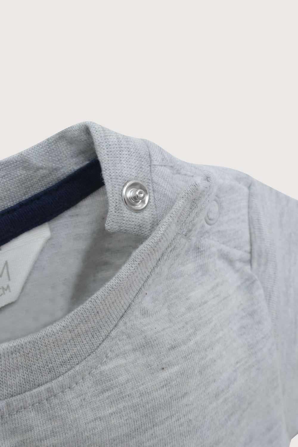 Polera manga corta gris de niño-4