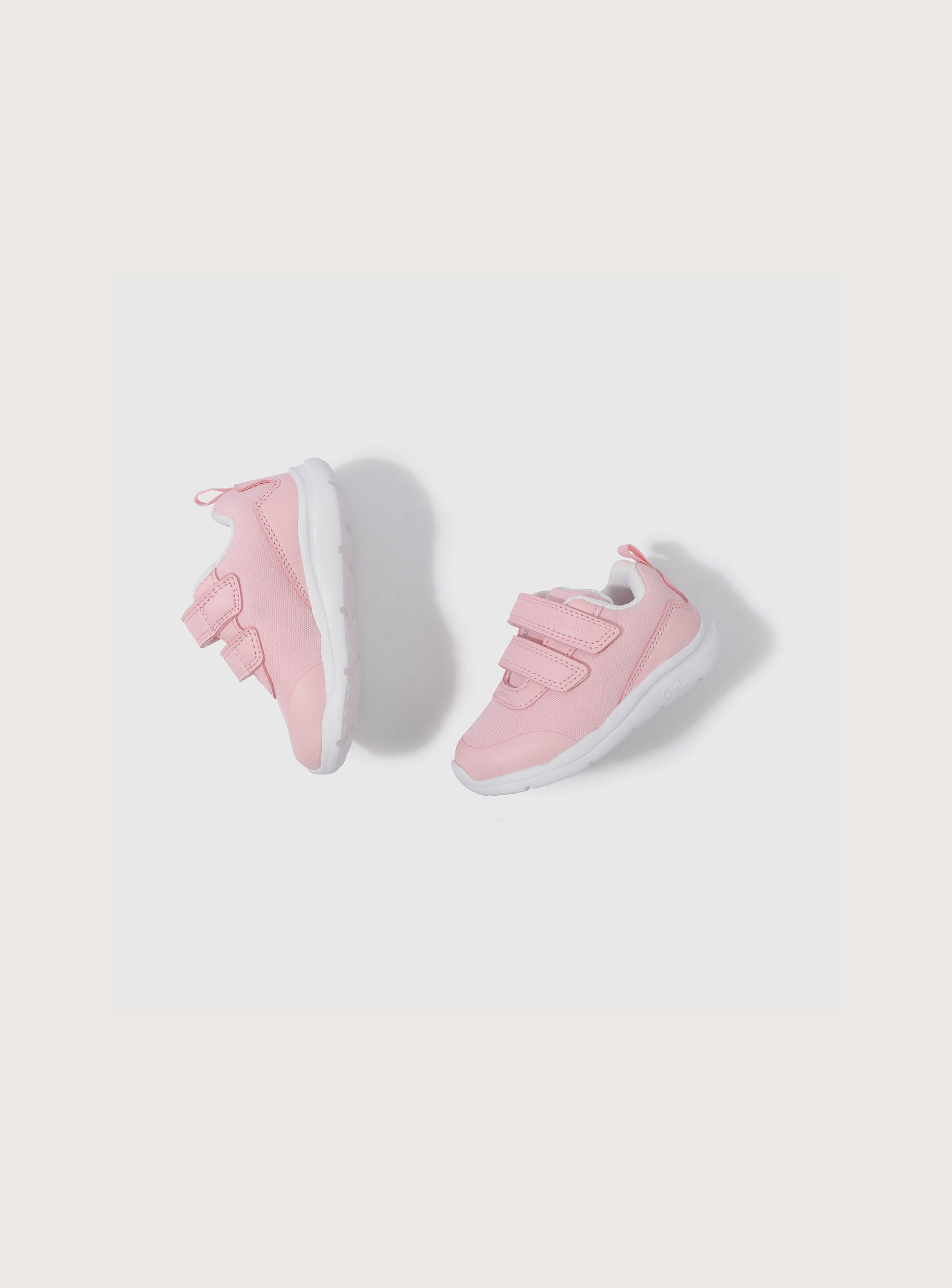 Zapatilla Deportiva Rosada de Niña-3