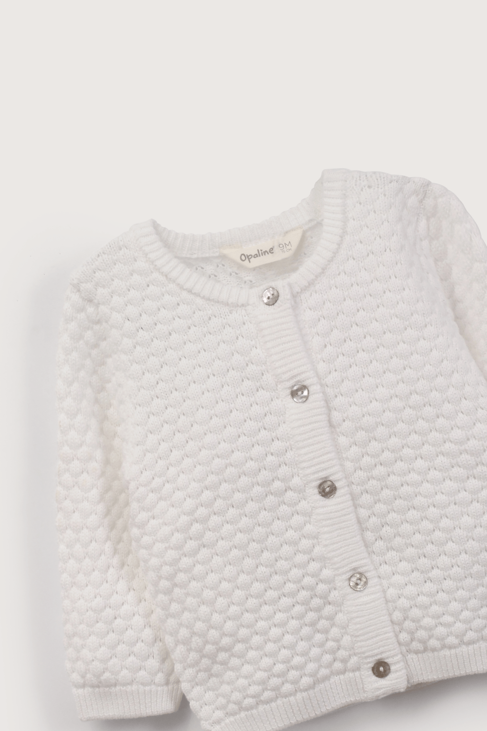 Chaleco blanco con textura de niña-3