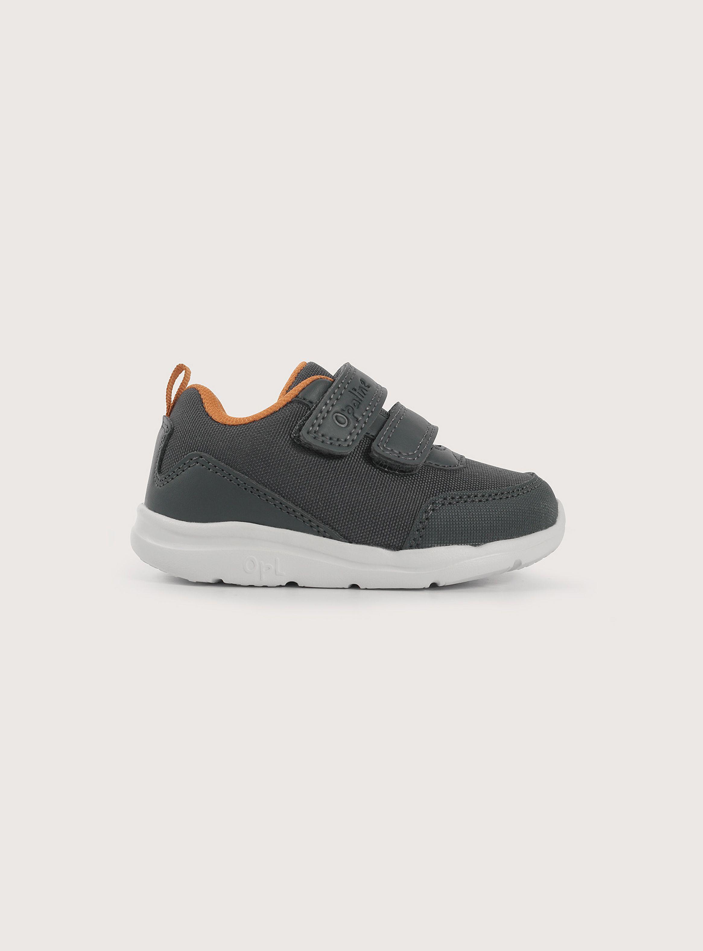 Zapatilla deportiva gris de niño-1