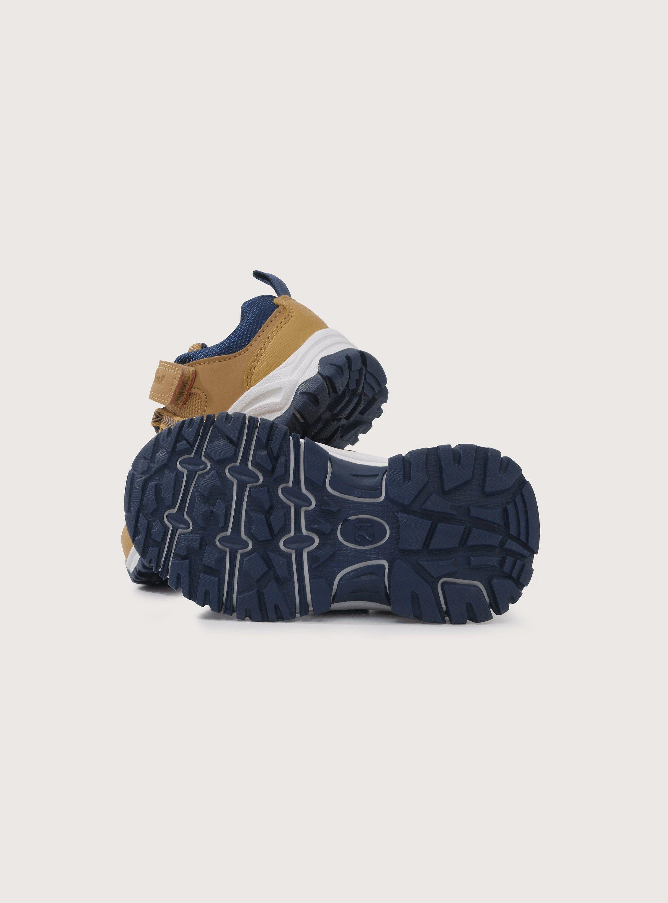 Zapatilla Outdoor Mostaza de Niño-2