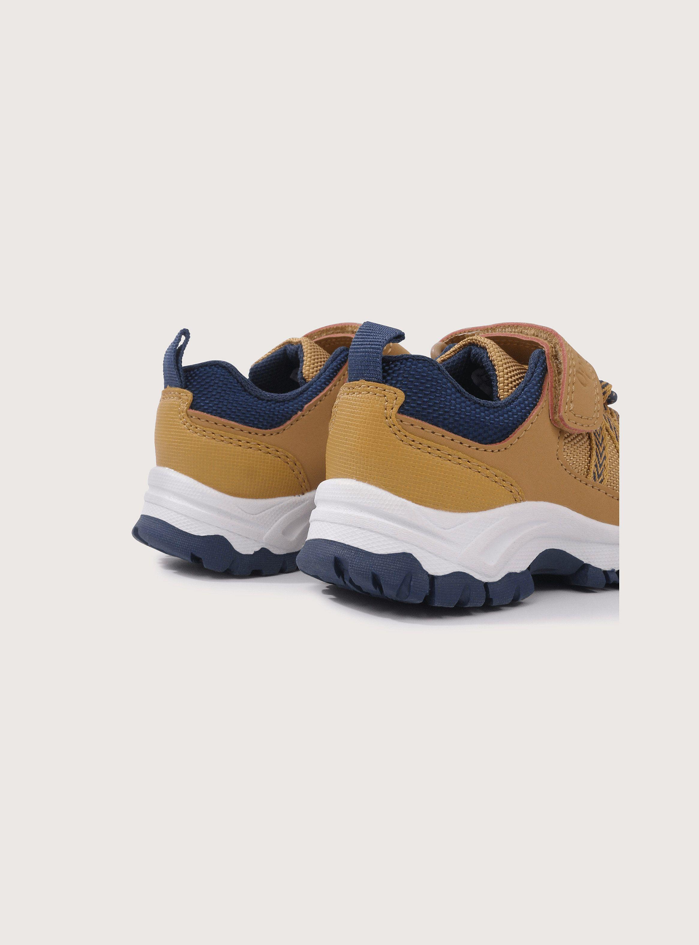 Zapatilla Outdoor Mostaza de Niño-4