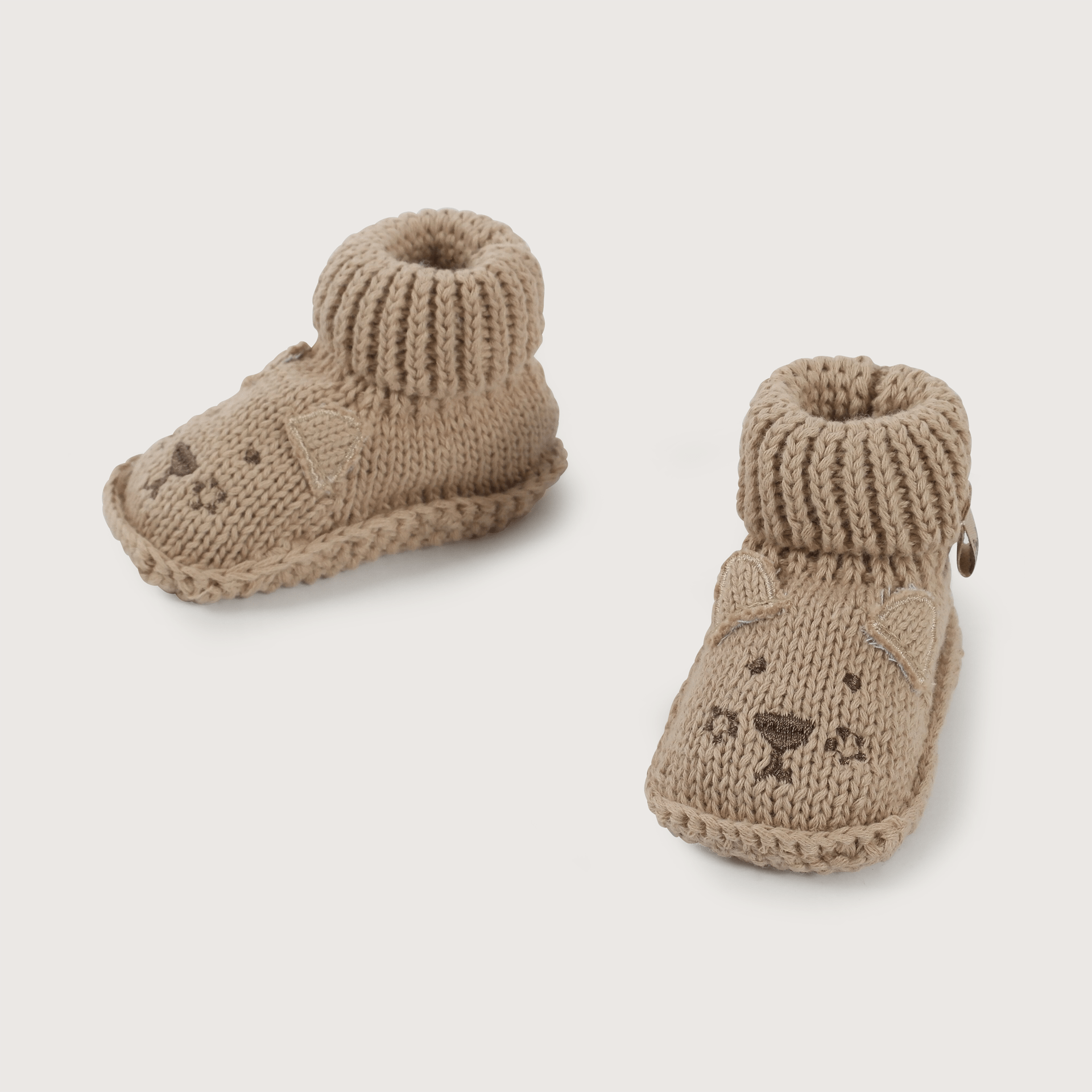 Pantufla bebe tejida café de niño-3