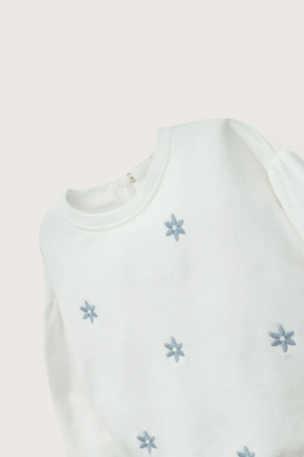 Polerón blanco con bordado de niña-3