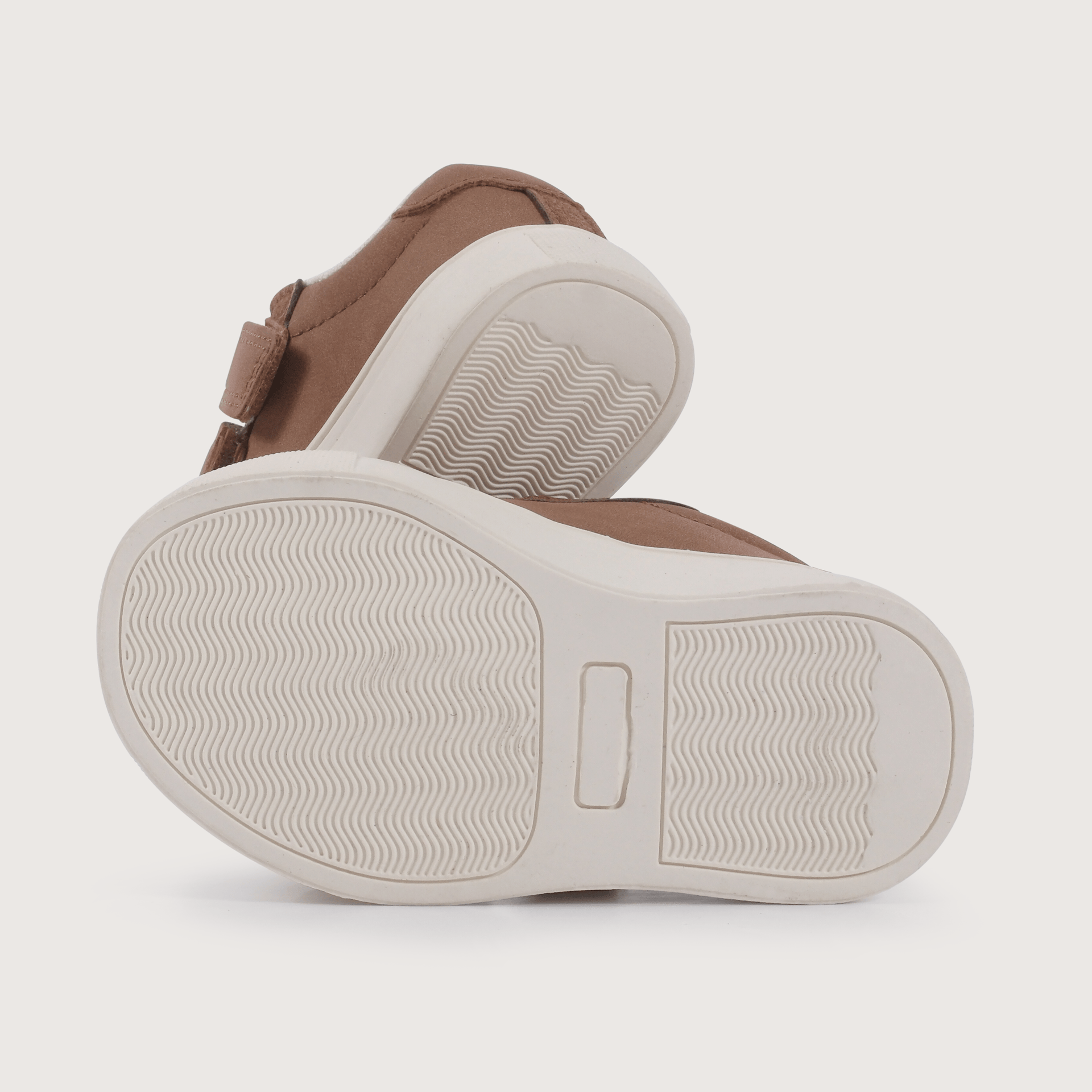 Zapatillos primeros pasos café de niño-2