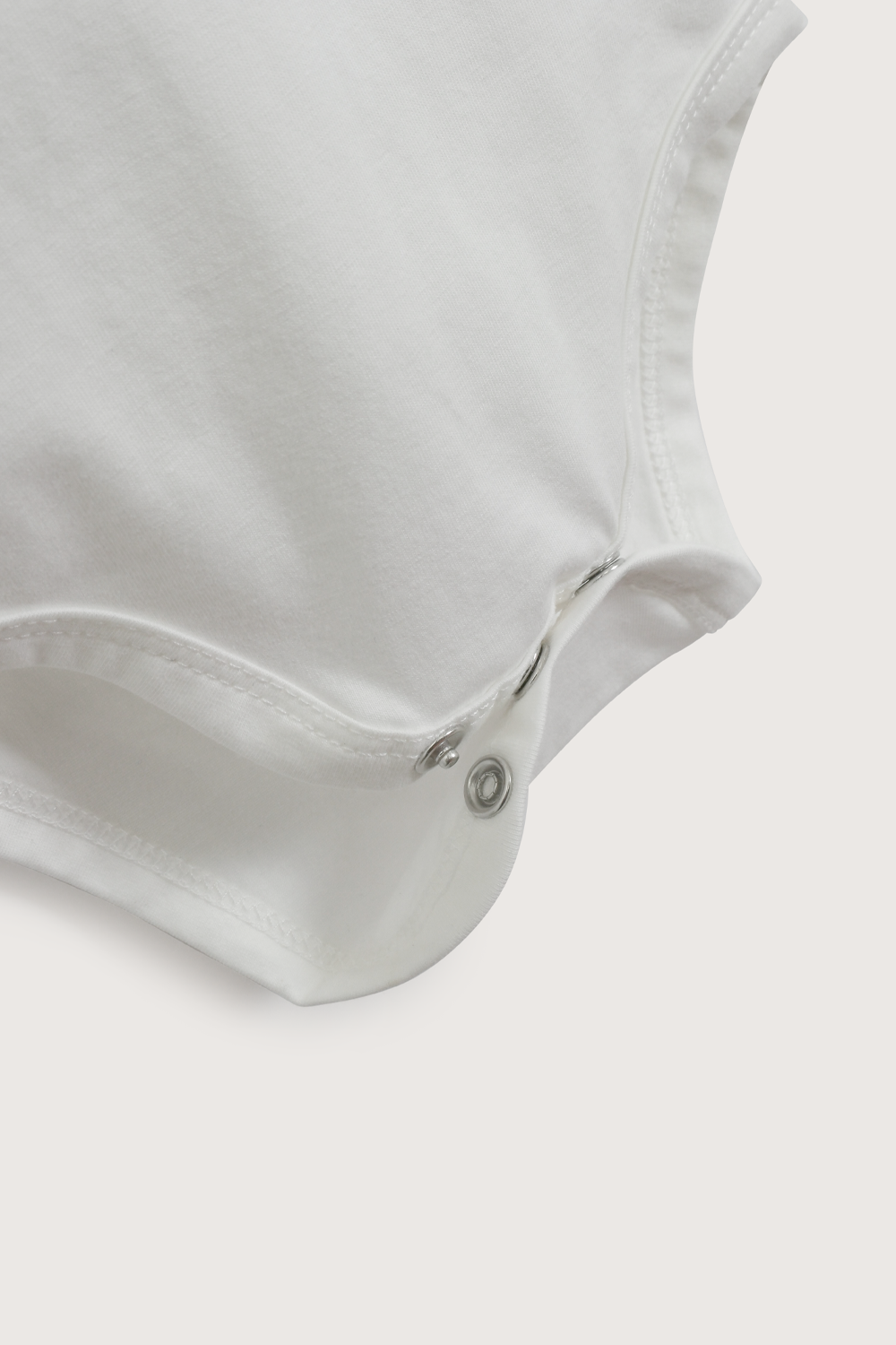 Body blanco con botones de bebé niño-4