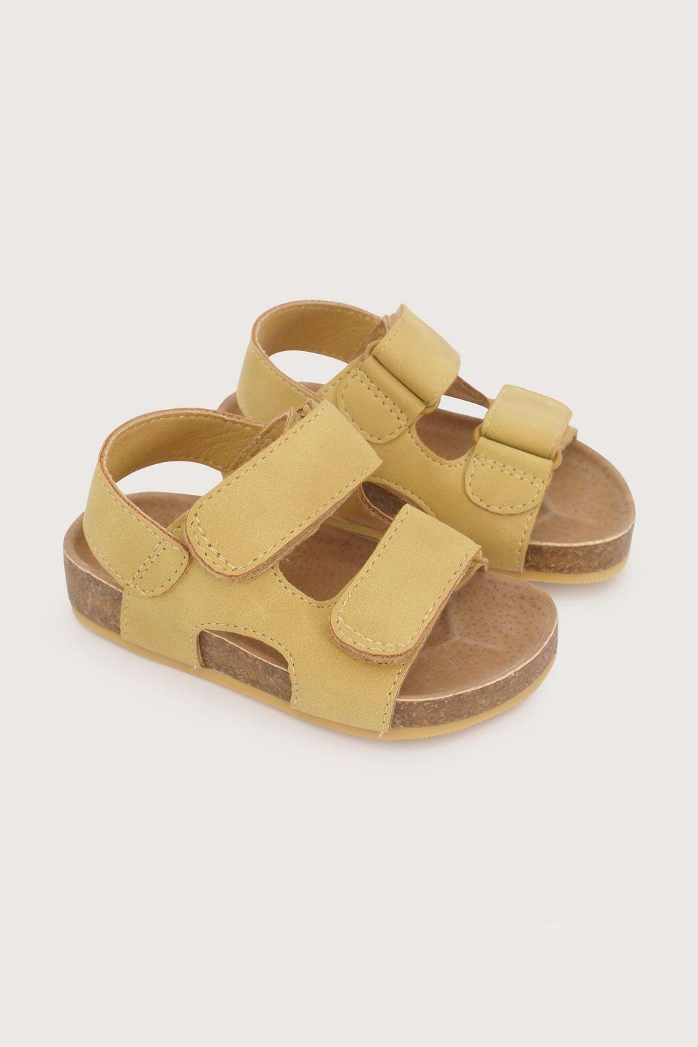 Sandalia mostaza de niño-0