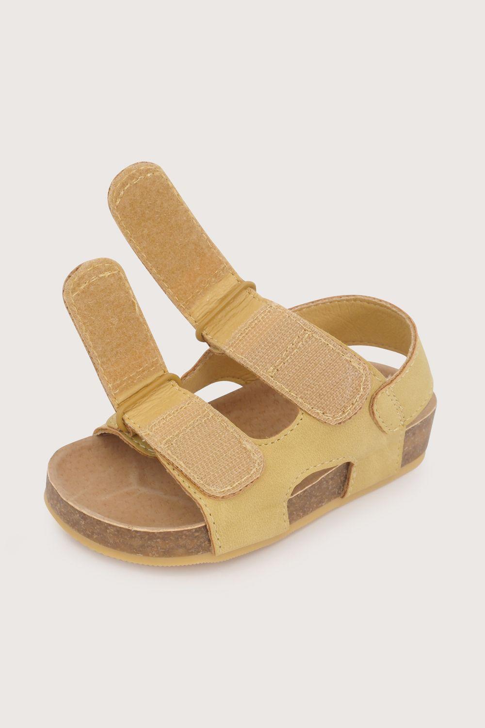 Sandalia mostaza de niño-5