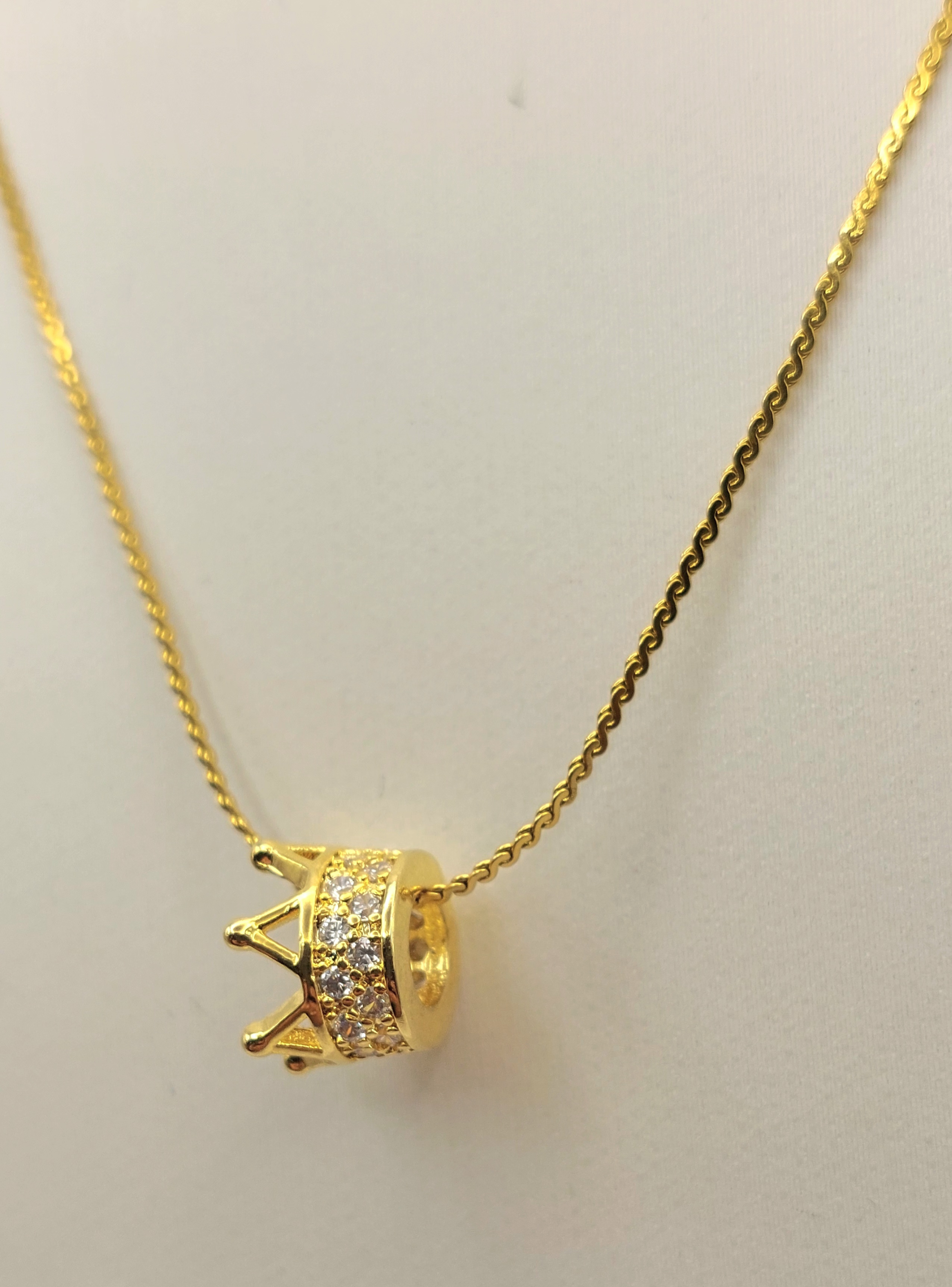Cadena de Tejido Escalera con Corona con Brillantes de Oro Laminado 18k-4
