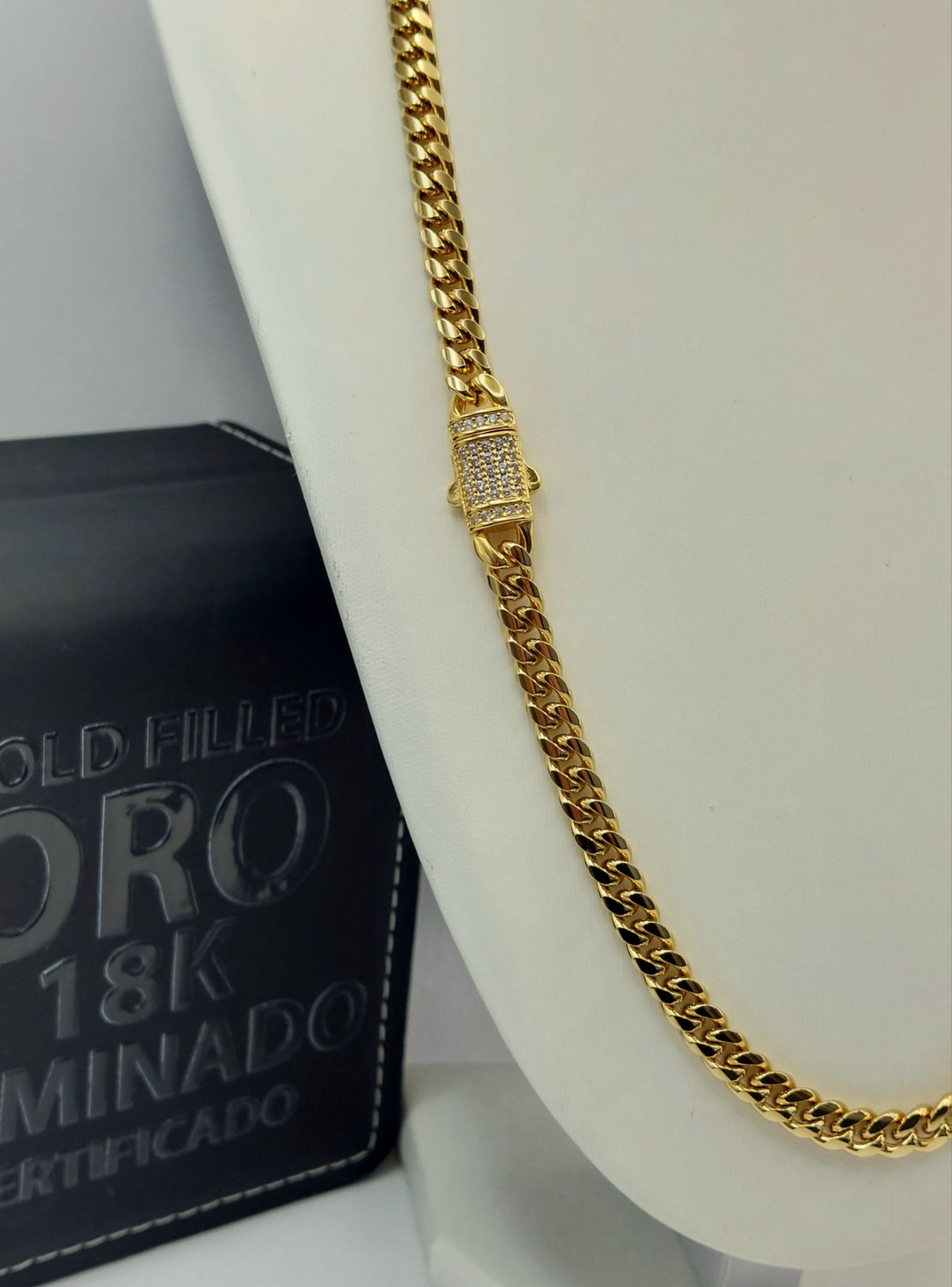 Cadena de Tejido Cubana en Oro Laminado 18k con broche de cristales-4