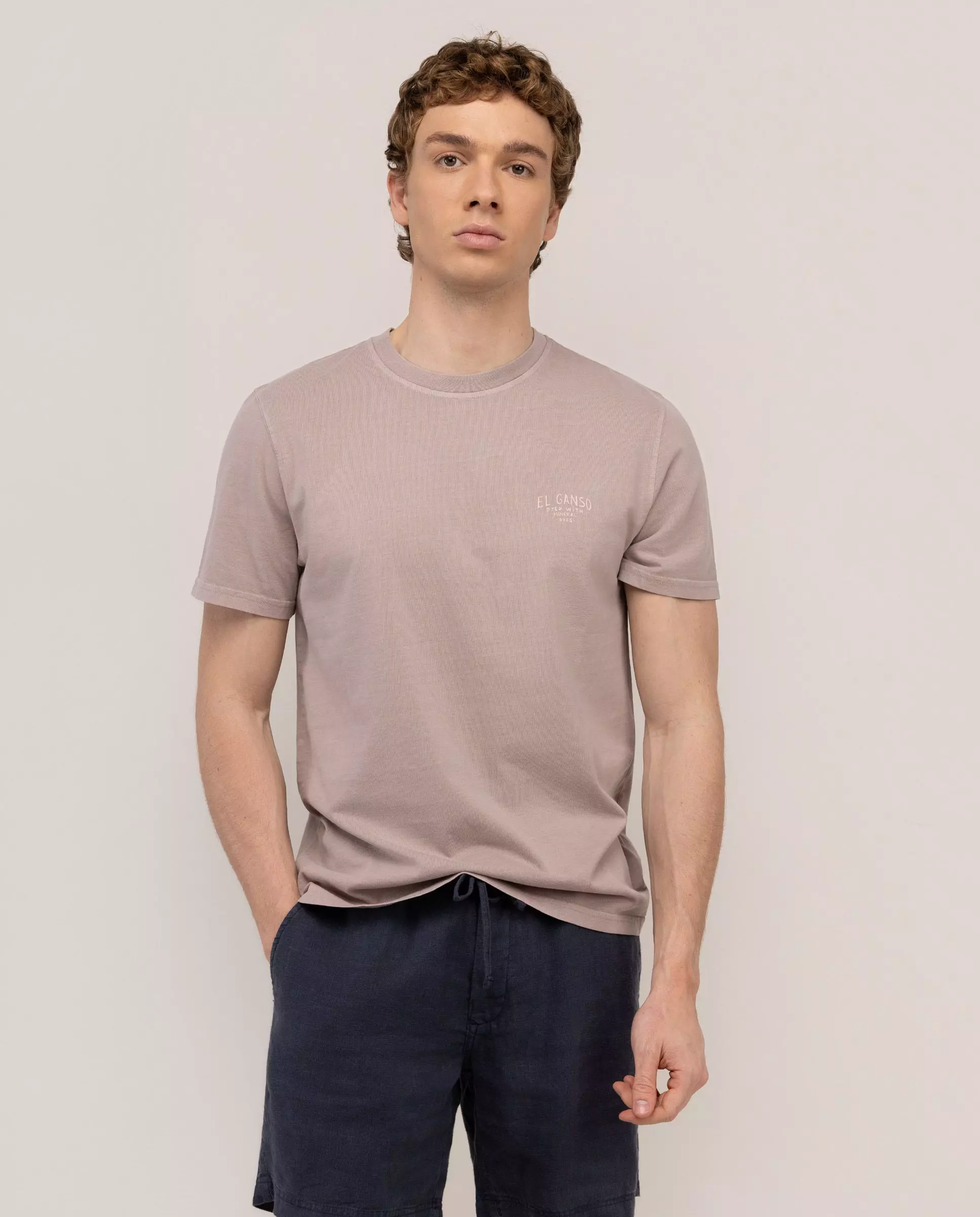 Camiseta Tinte Mineral Malva HOMBRE PV 26-0
