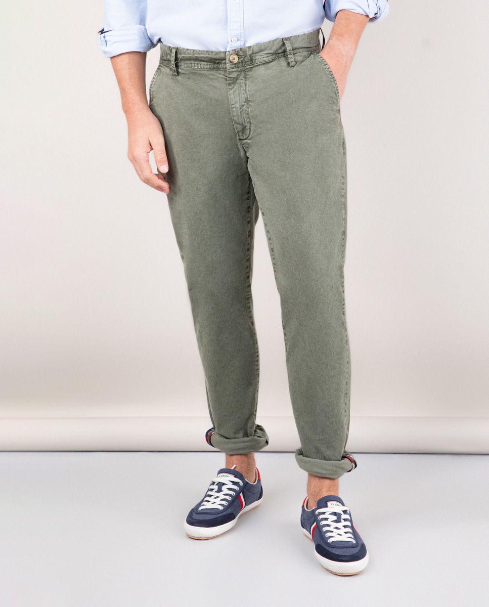 Pantalón Chino Básico Verde Kaki LATAM HOMBRE OI 24-0