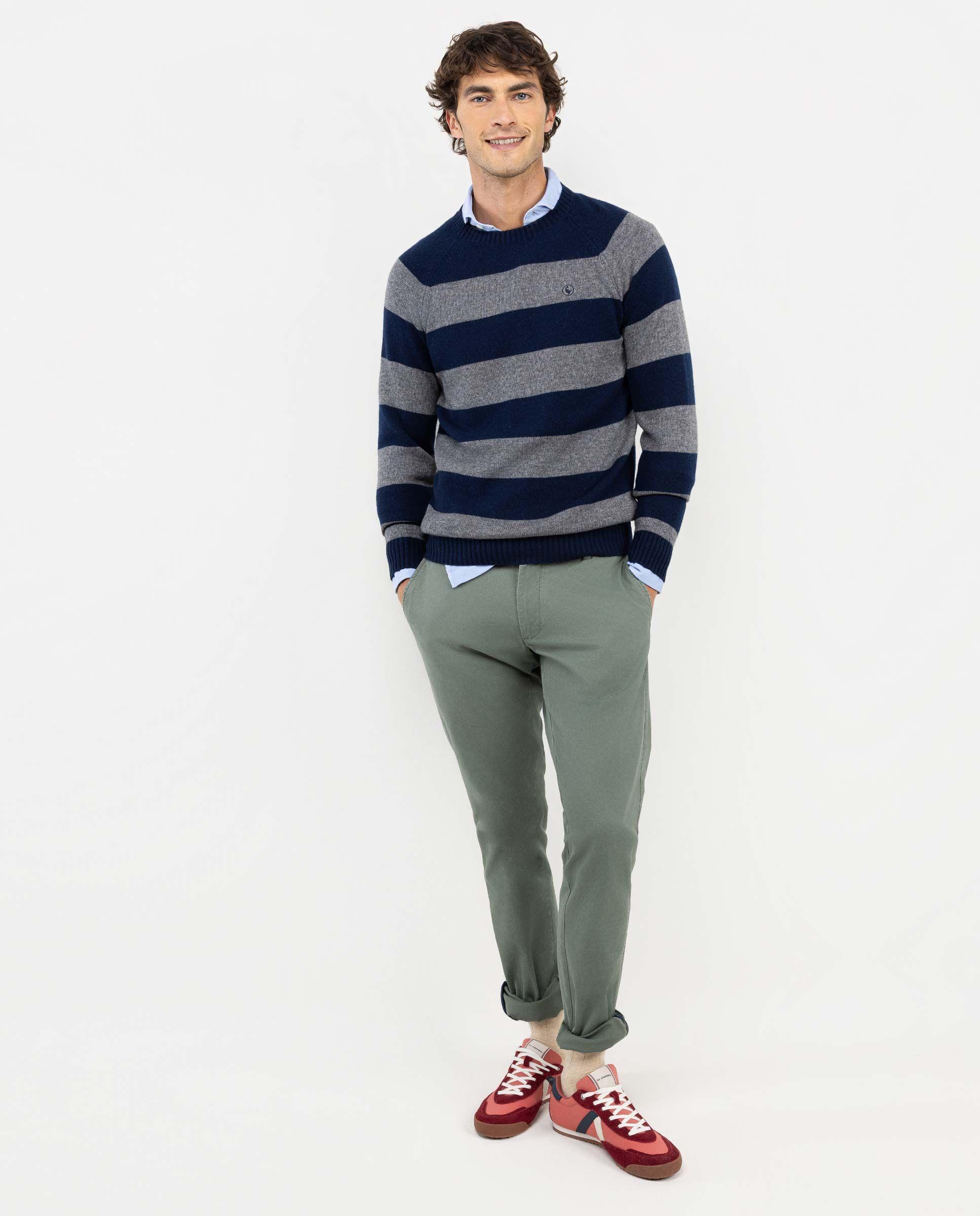 Jersey Raya Cuello Caja Gris HOMBRE OI 25-0