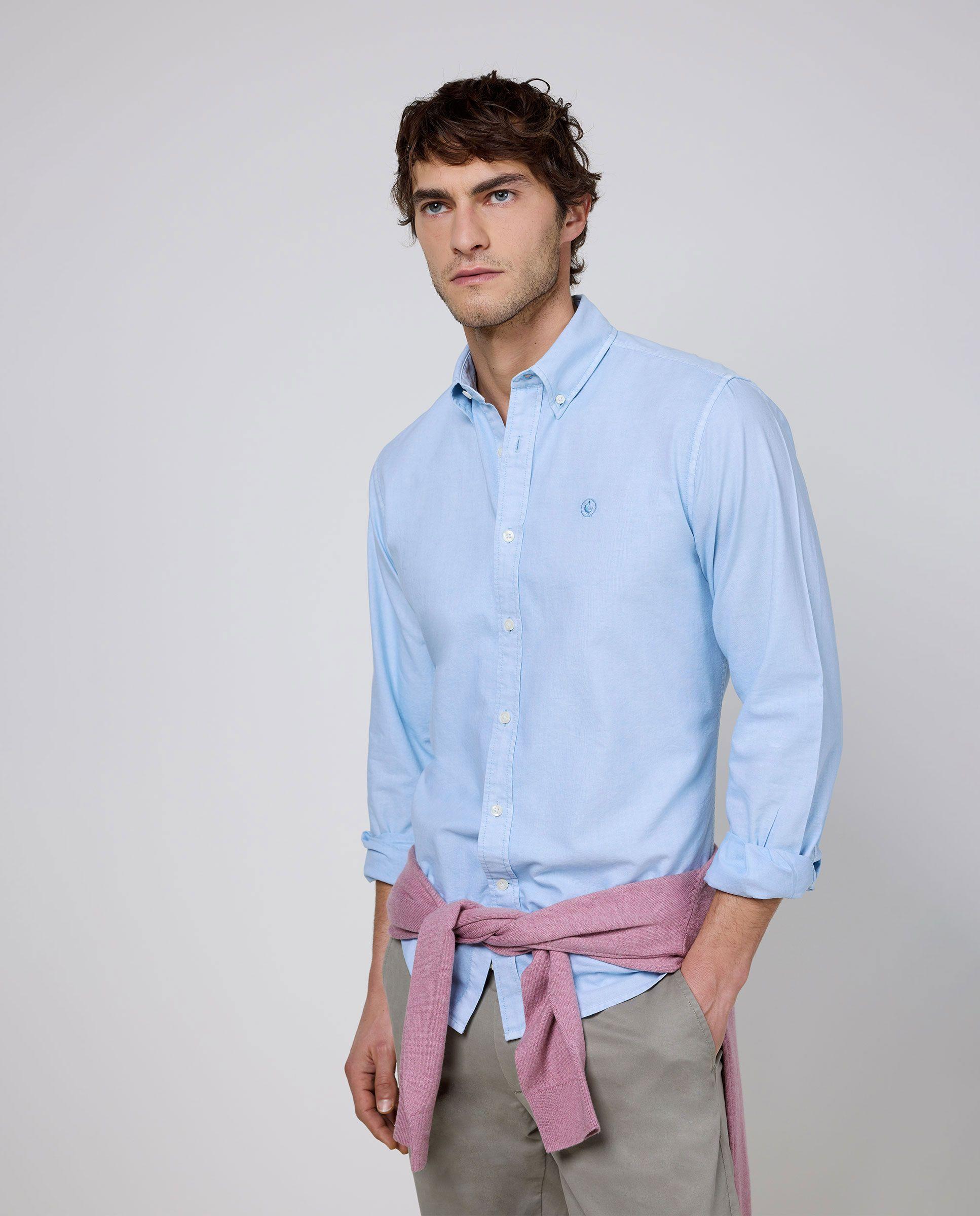 Camisa Algodón Garment Dyed Button Down Celeste HOMBRE PV 26-1