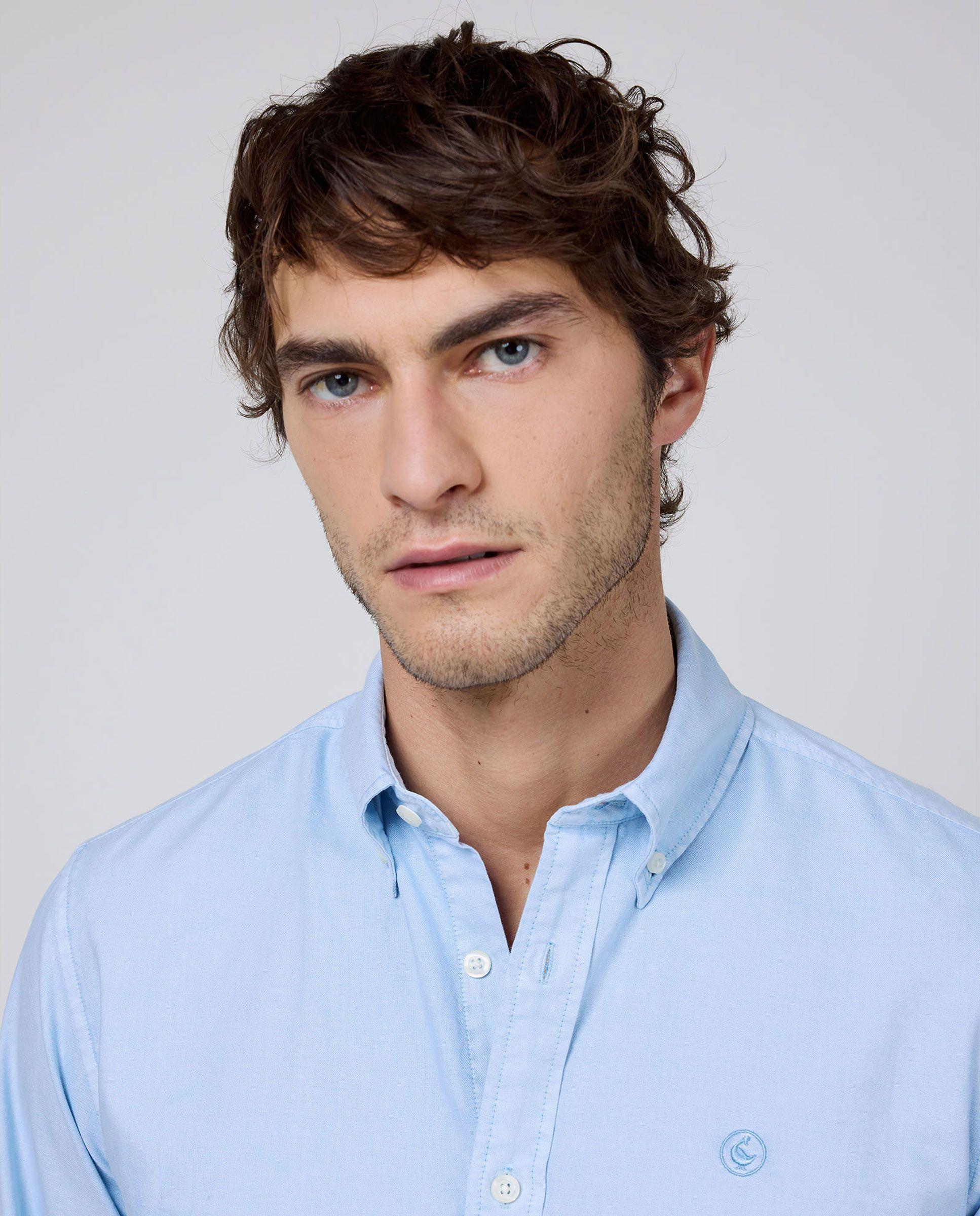 Camisa Algodón Garment Dyed Button Down Celeste HOMBRE PV 26-2
