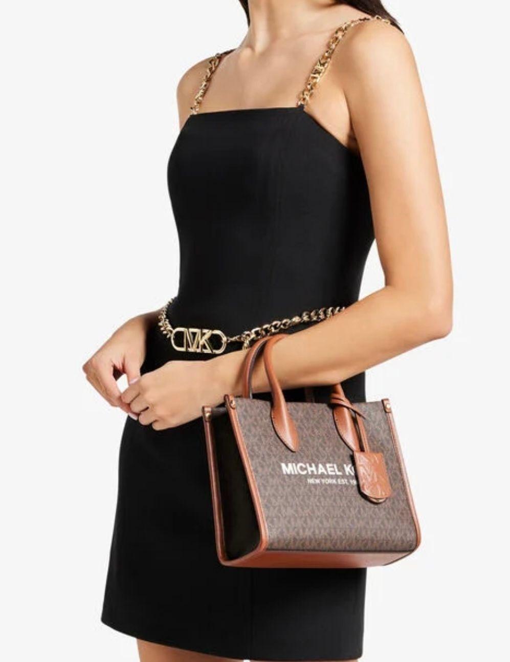 Cartera Michael Kors Charm Small Brown-2