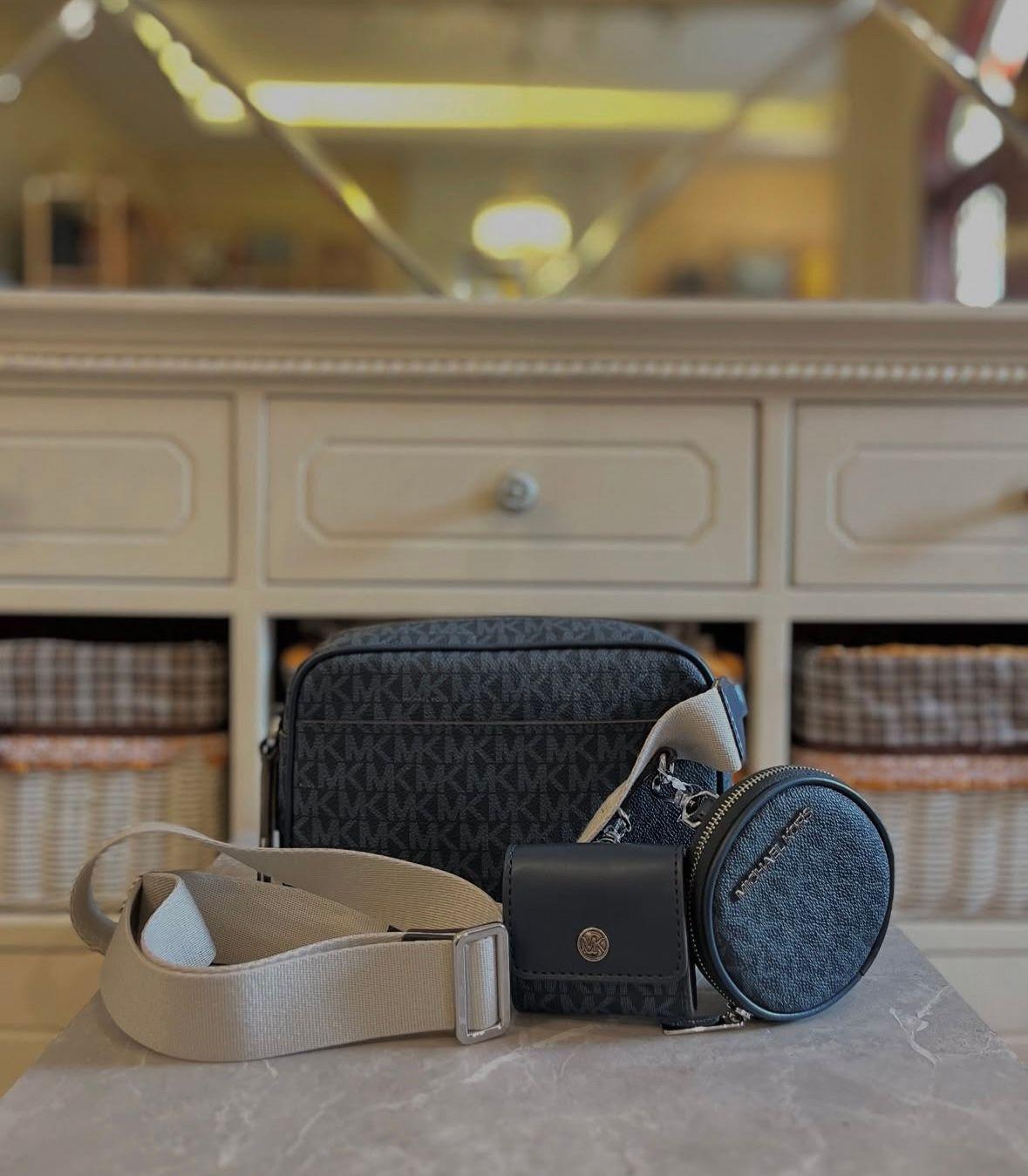 Cartera Michael Kors Jet Set Logo Airpods-2