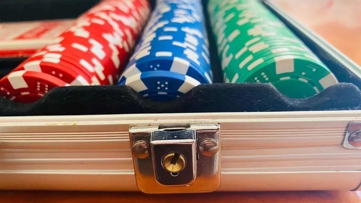 Set Poker Juego De Mesa 500 Fichas Naipes Dados Maletín-3
