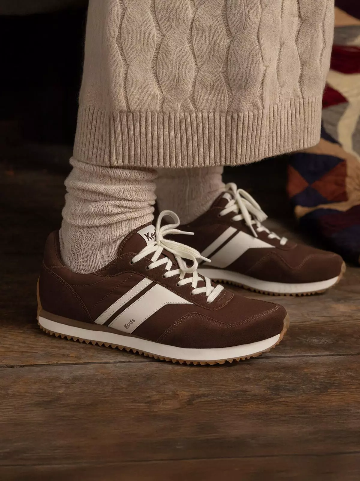 Zapatilla Textil Mujer Rena Gamuza Café-1