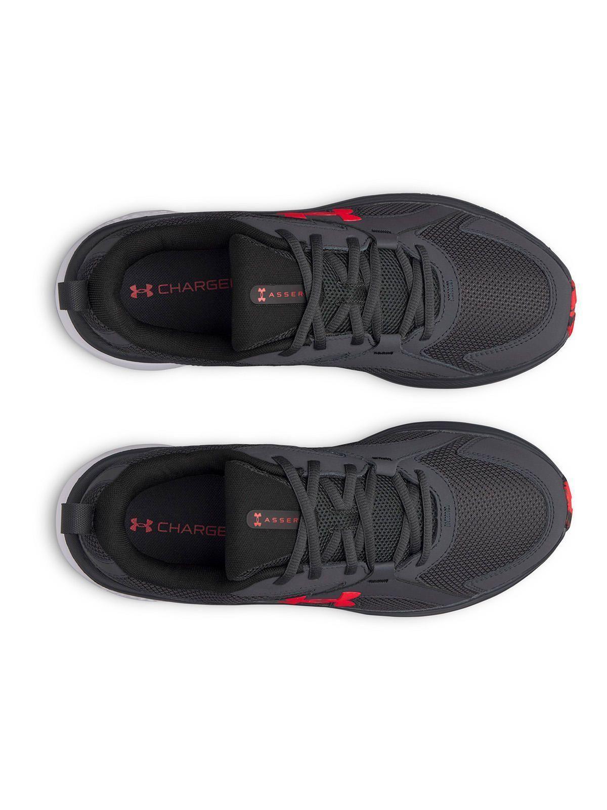 Zapatilla UA Charged+ Assert 11 Gris Hombre-4