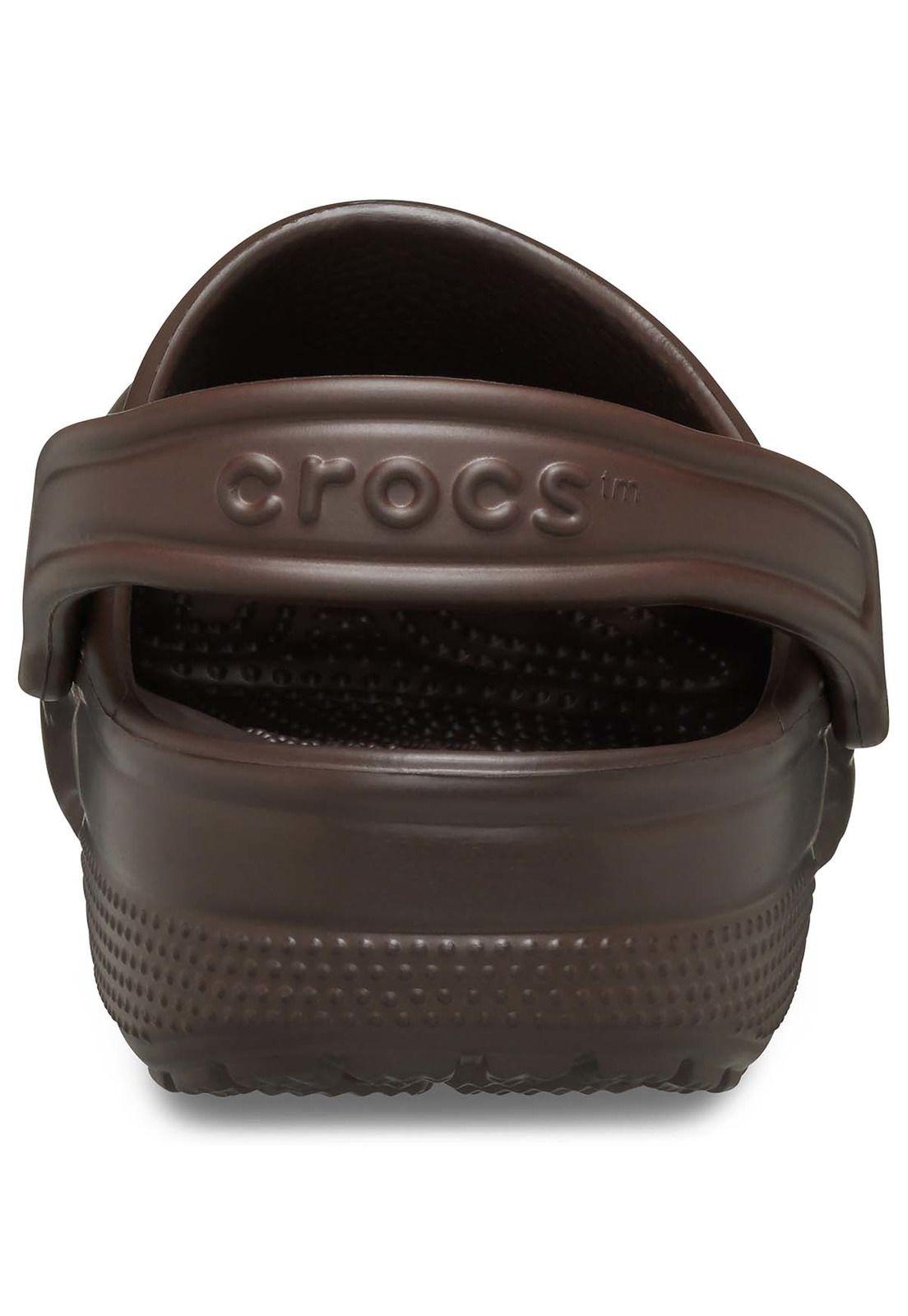 Zueco Crocs Unisex Classic Clog Café Osc-7