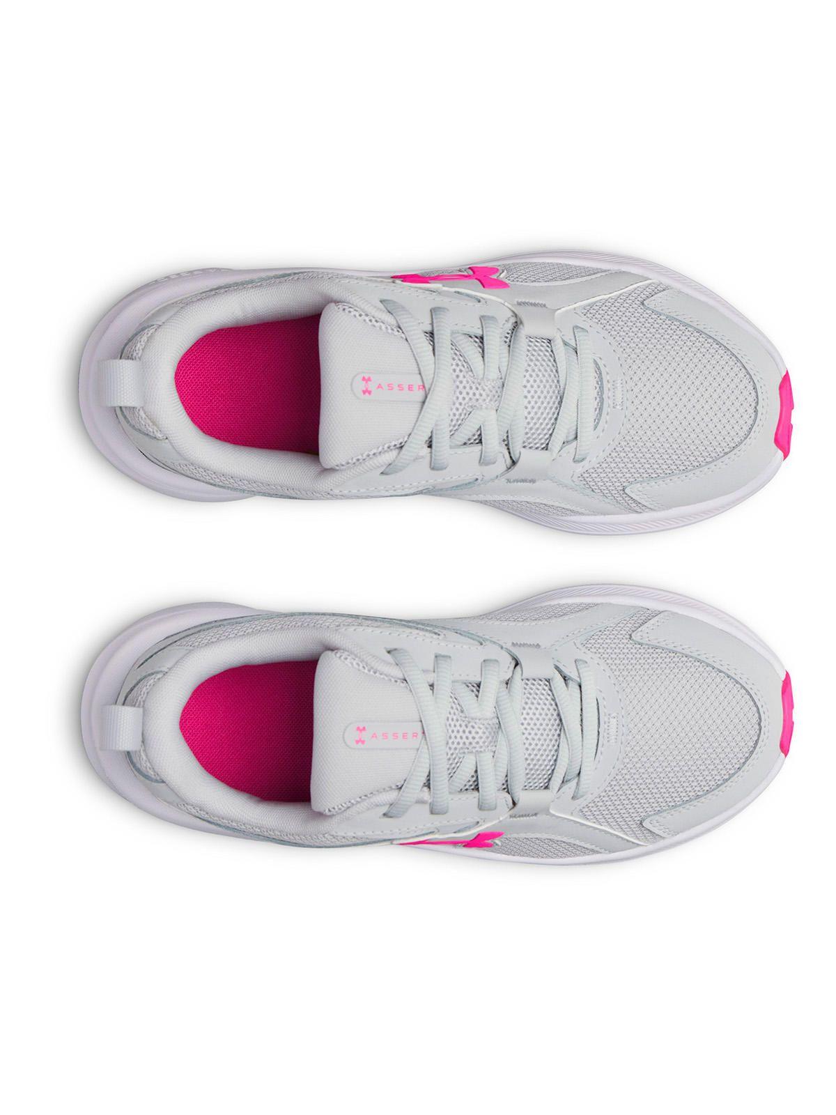 Zapatilla UA Charged+ Assert 11 Gris Niña-4