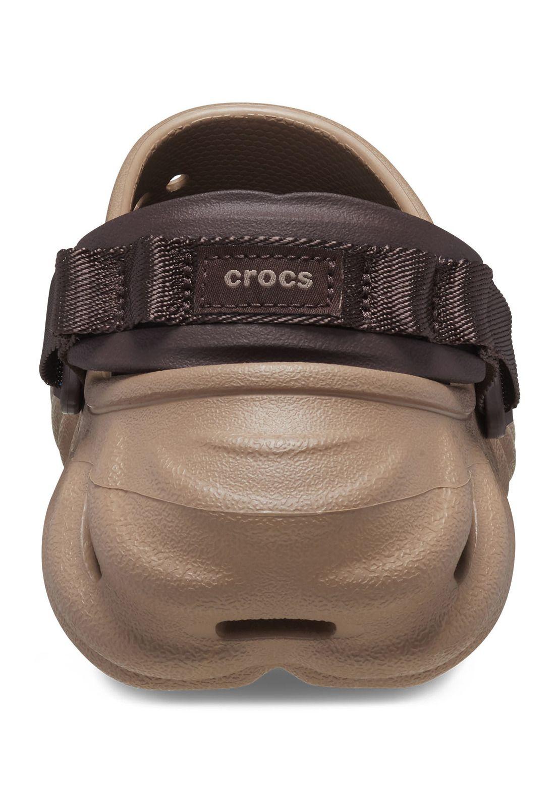 Zueco Crocs Hombre Echo Clog Café-7