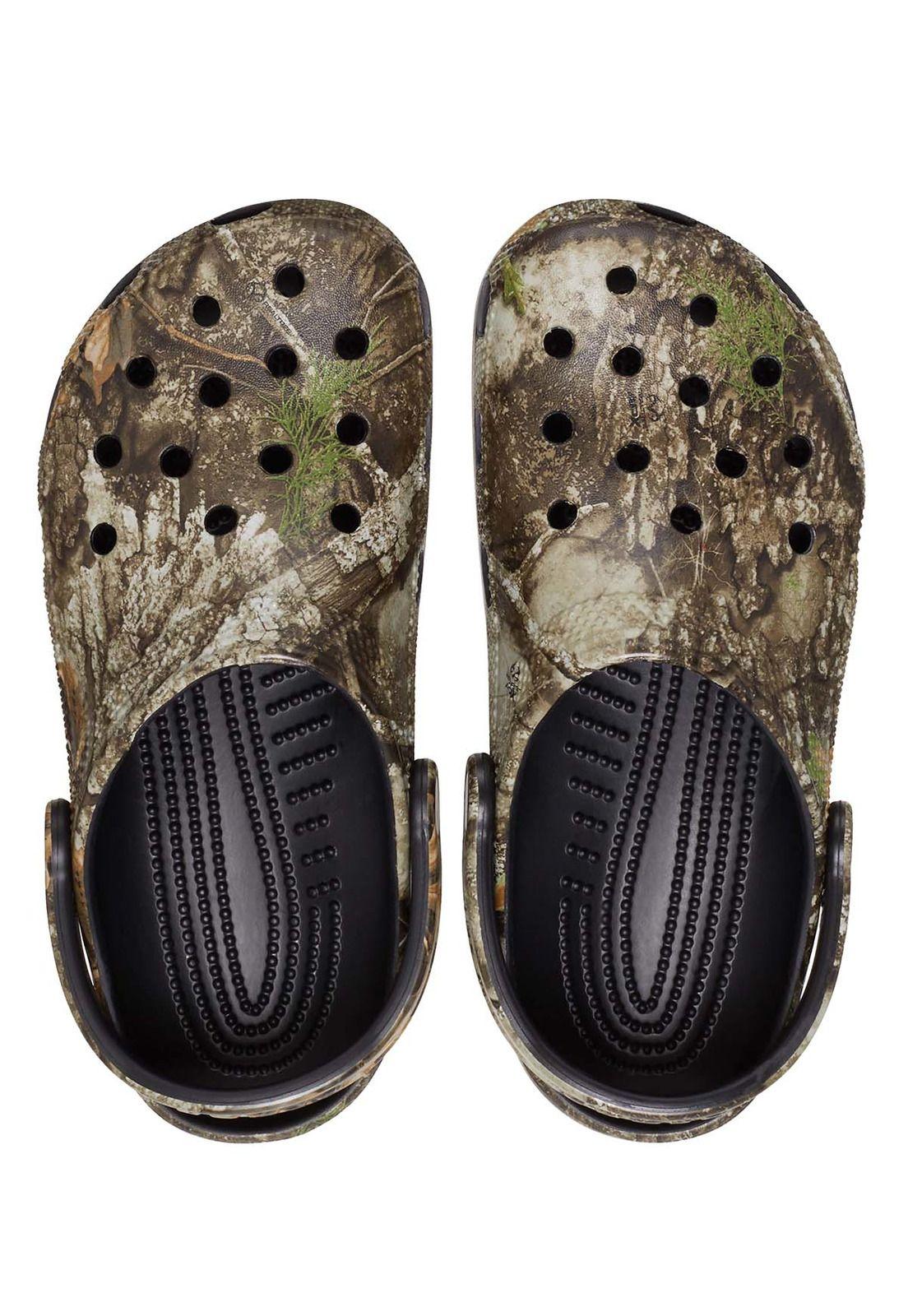 Zueco Crocs RealTree Unisex Classic Clog Verde Militar-4