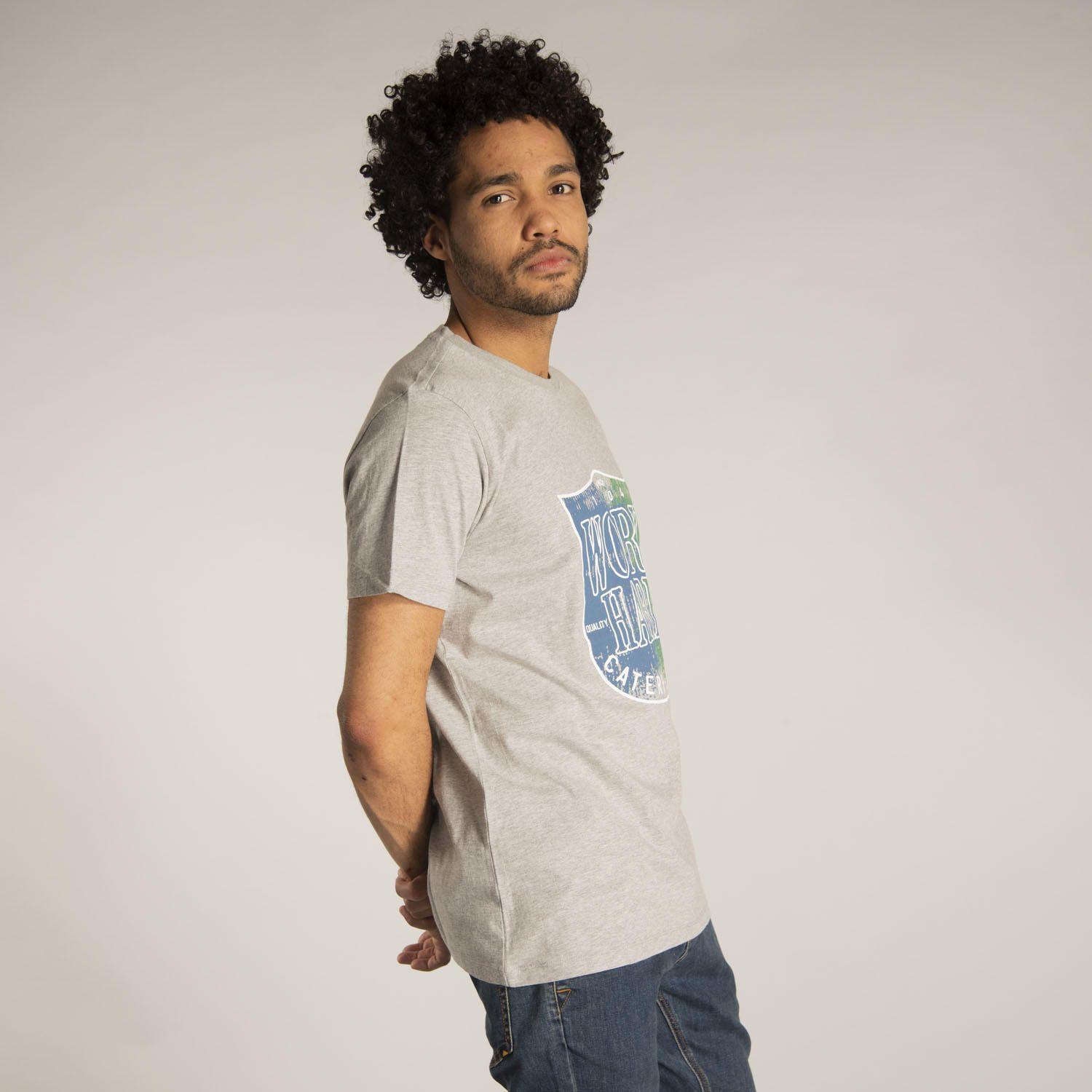 Polera M/C Hombre Work Hard Badge Tee Gris-1