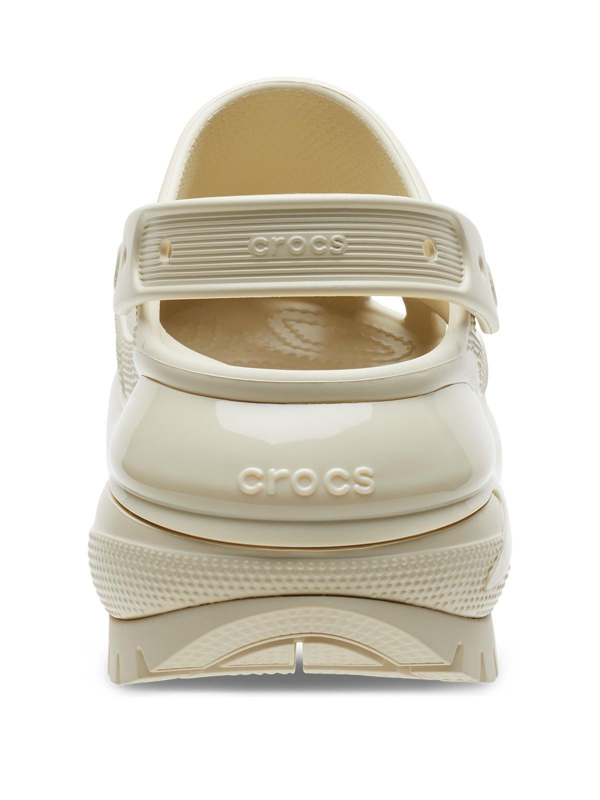Zueco Crocs Mujer Mega Crush Clog Beige-7