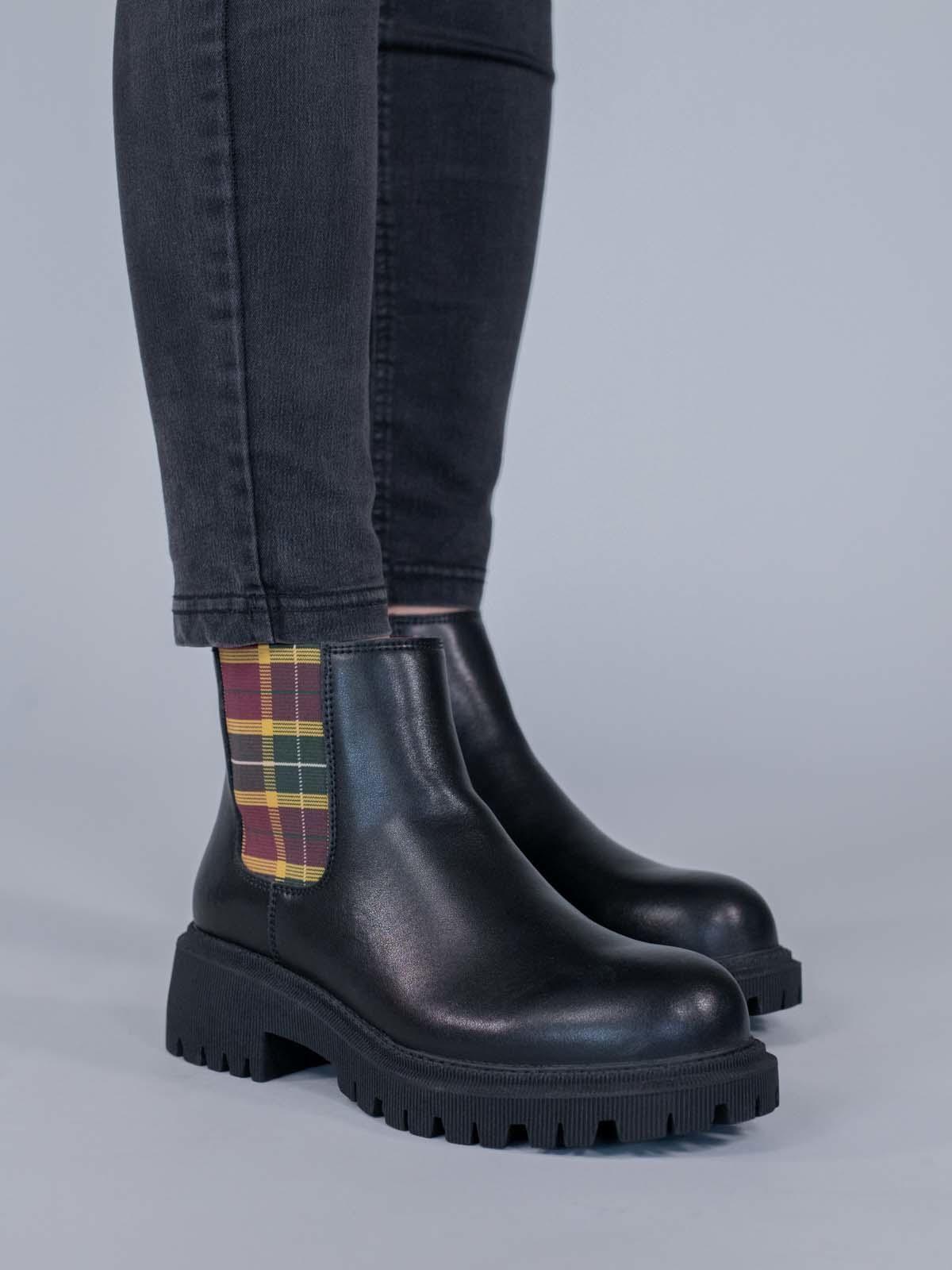 Botin Cuero Mujer Lacock Negro-3