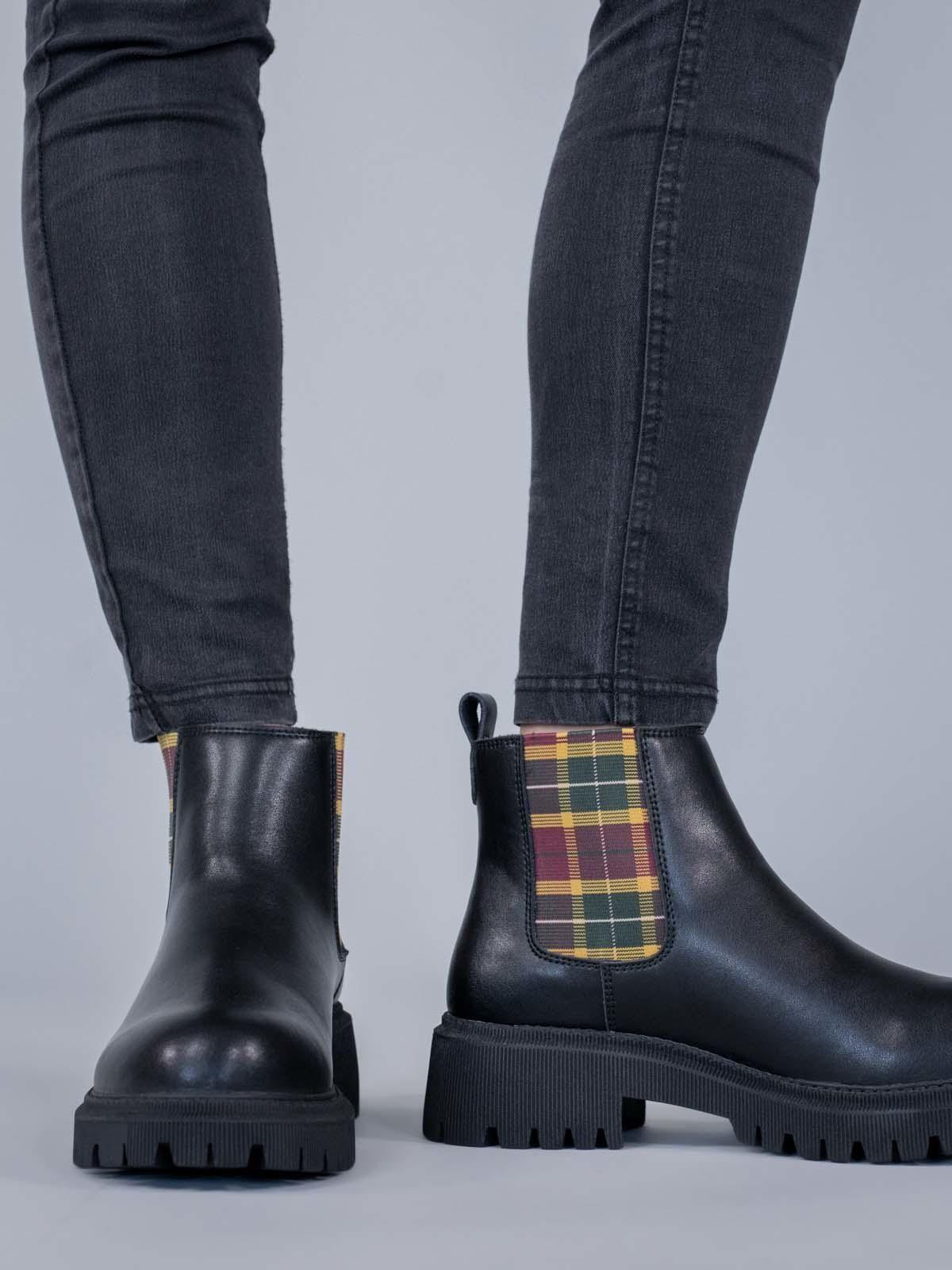 Botin Cuero Mujer Lacock Negro-5