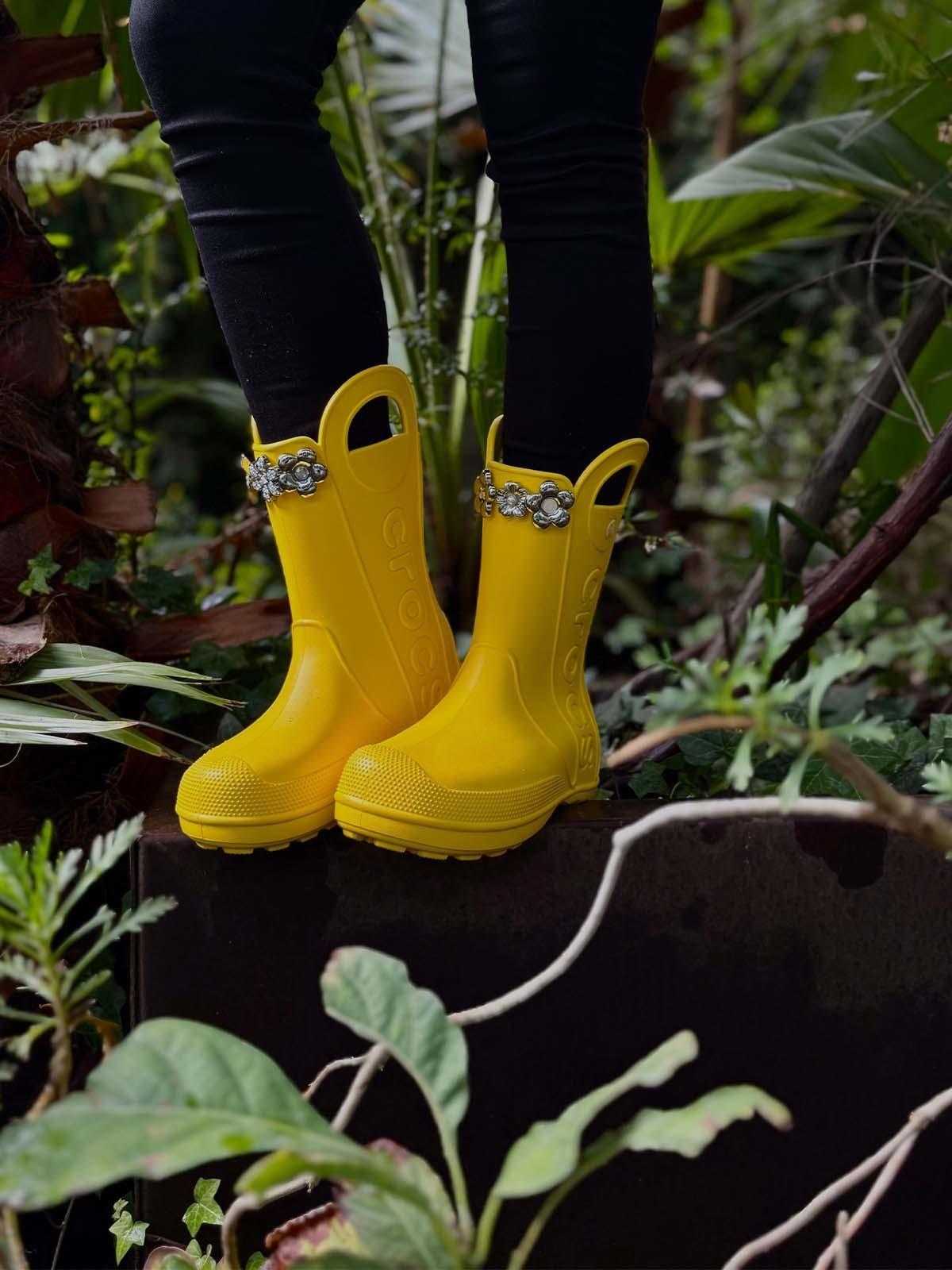 Bota de Agua Crocs Mujer Handle It Rain Boot Amarillo-1