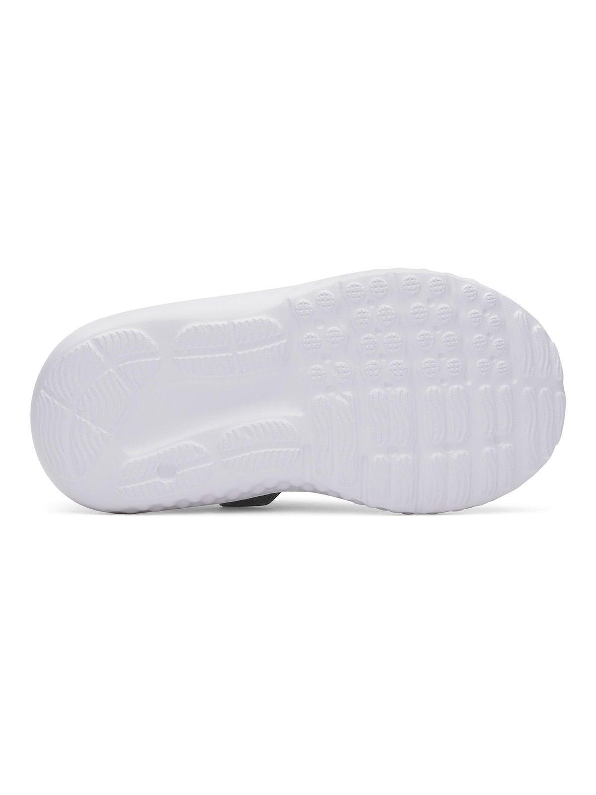 Zapatilla Infantil UA Surge 4 Ac Gris Niño-3