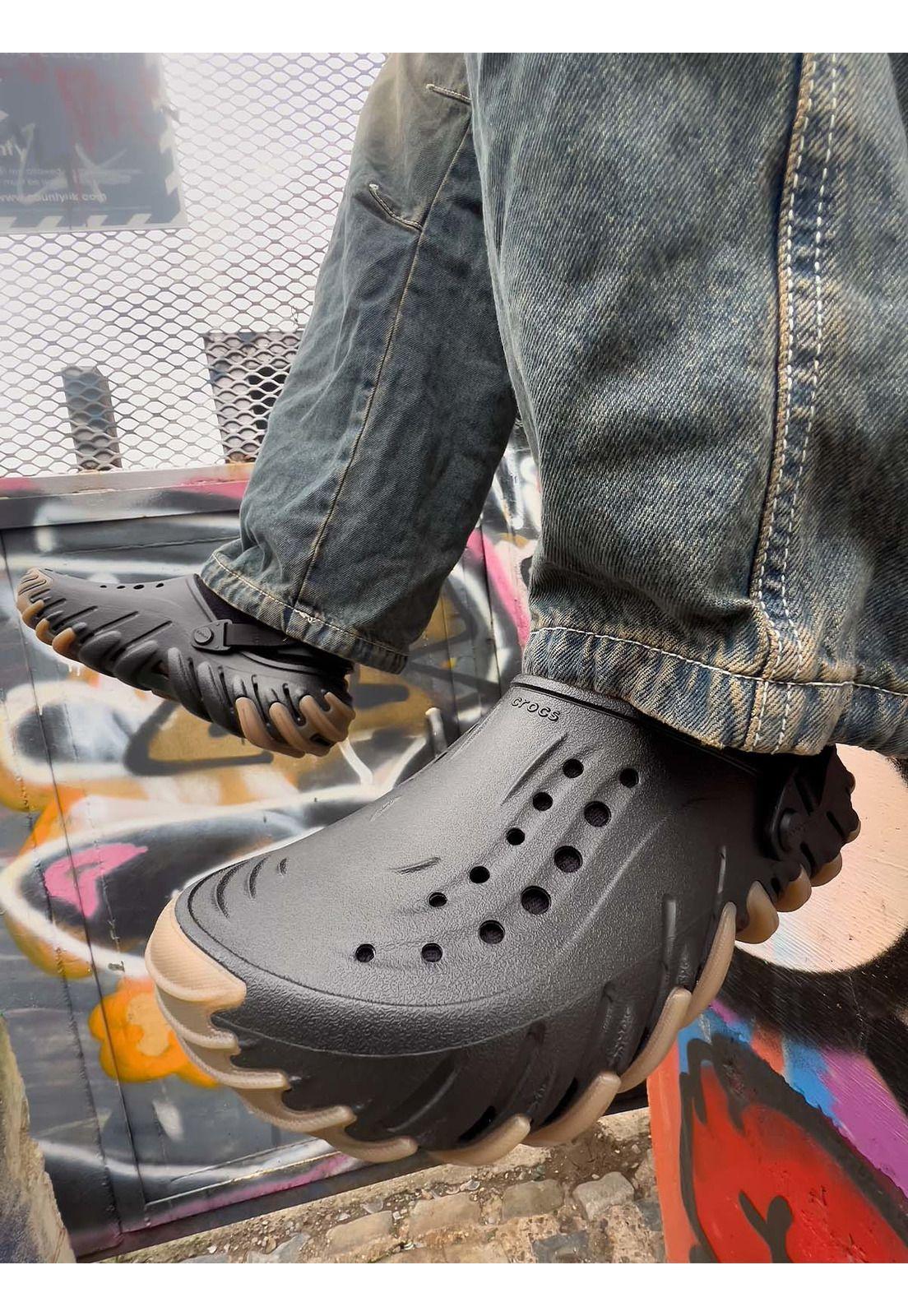 Zueco Crocs Hombre Echo Clog Negro Con Café-1