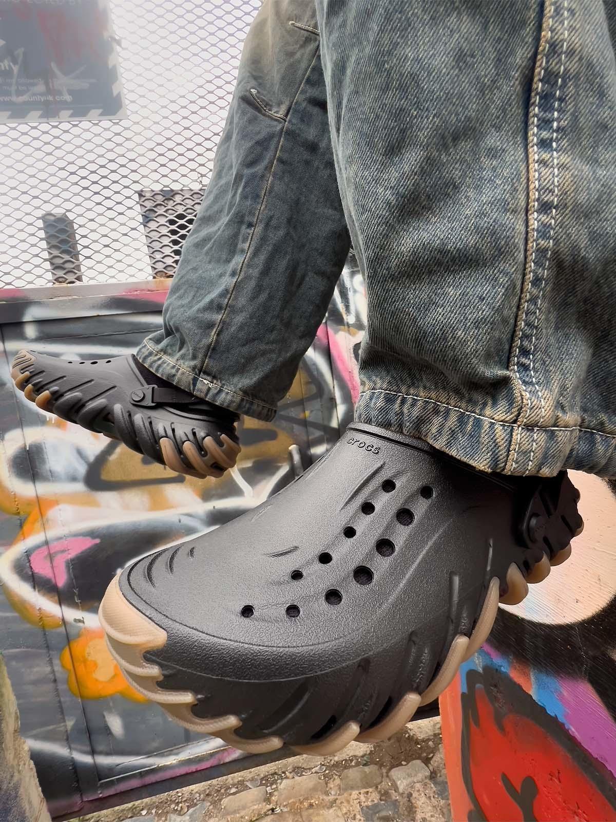 Zueco Crocs Hombre Echo Clog Negro Con Café-1