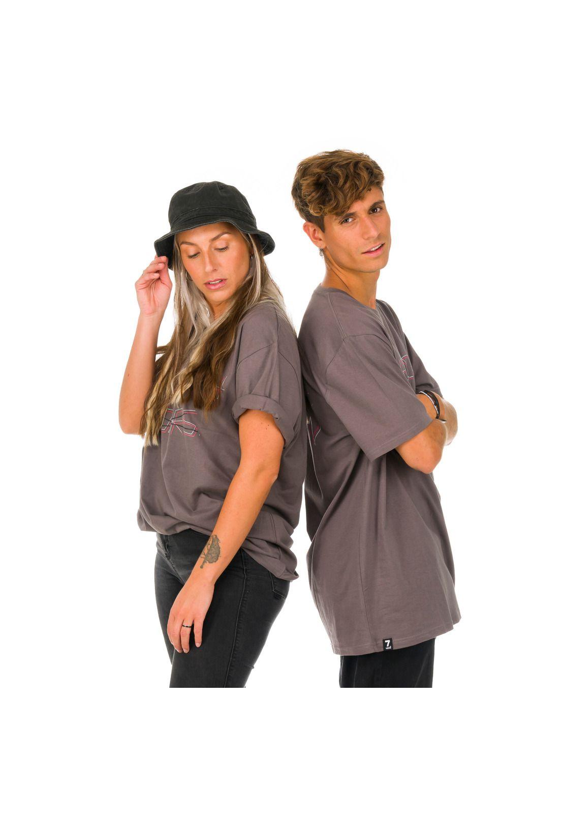 Polera M/C Unisex The World Grafito -4